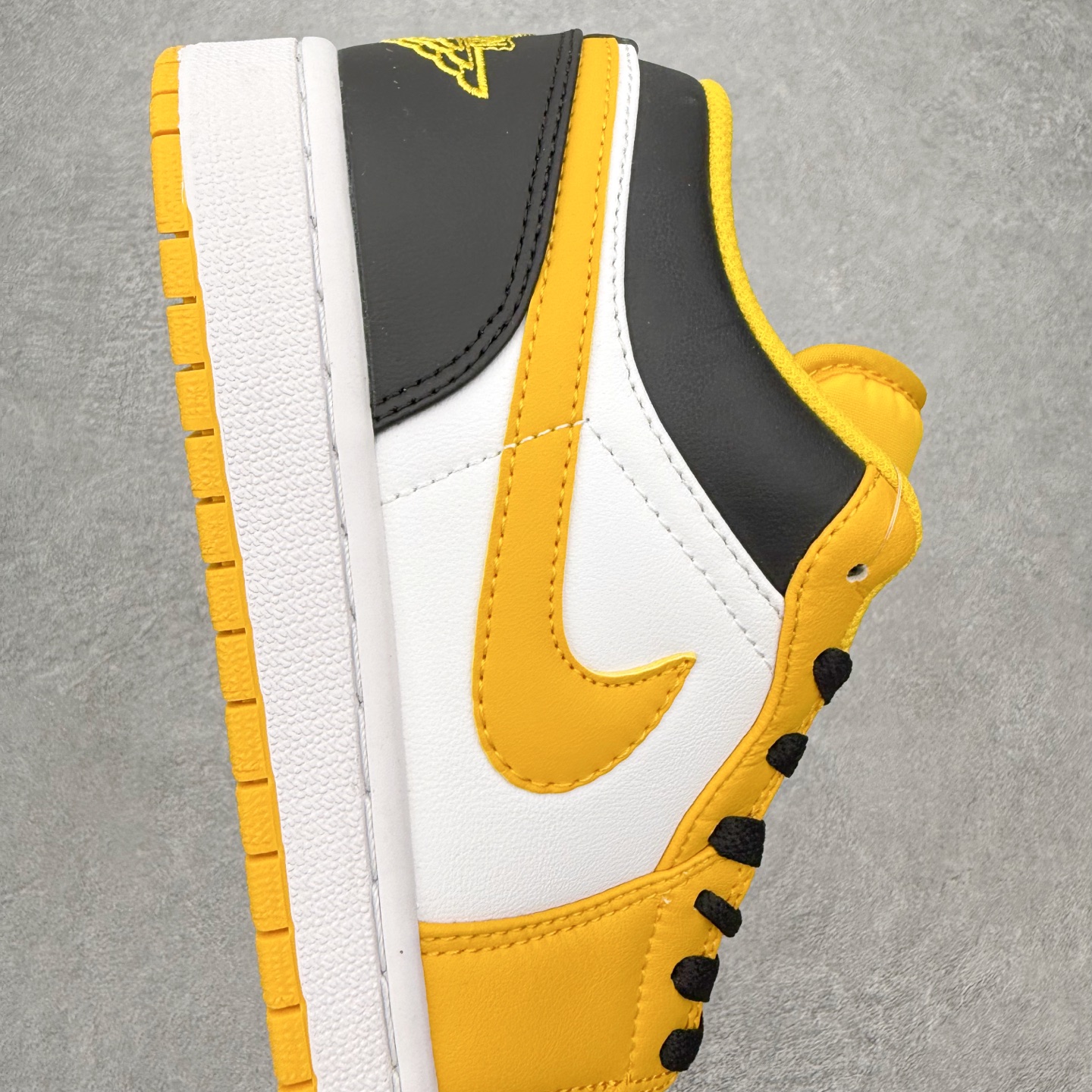图片[6]-＃MG版 Air Jordan AJ1 Low 低帮系列 超性价比单品 平台直播间特供 百分百全新货品 零氧化发霉 给足利润空间操作 超乎所想的高性价比 原装楦头纸板开发 完美鞋型 超高清洁度 鞋型不臃肿别扭 原厂内置全掌气垫 A模大底 鞋舌AJ原厂专用牛津布 AJ专用反口珍珠布 原厂无杂质高弹内里海棉 特殊封边弹力鞋带 原鞋开模 拒绝公底 购置公司同步原材料 都有细节原汁原味 忠于原版 尺码：36 36.5 37.5 38 38.5 39 40 40.5 41 42 42.5 43 44 44.5 45 46-选品中心