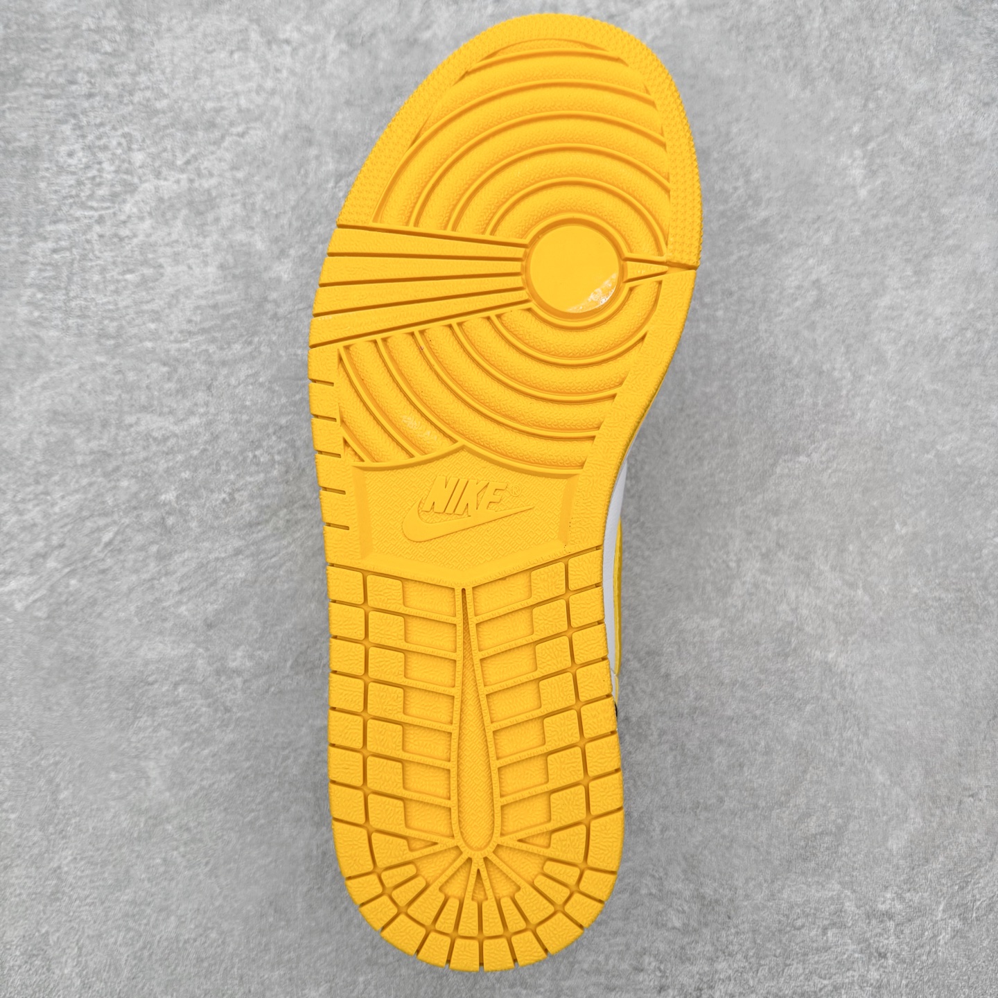 图片[9]-＃MG版 Air Jordan AJ1 Low 低帮系列 超性价比单品 平台直播间特供 百分百全新货品 零氧化发霉 给足利润空间操作 超乎所想的高性价比 原装楦头纸板开发 完美鞋型 超高清洁度 鞋型不臃肿别扭 原厂内置全掌气垫 A模大底 鞋舌AJ原厂专用牛津布 AJ专用反口珍珠布 原厂无杂质高弹内里海棉 特殊封边弹力鞋带 原鞋开模 拒绝公底 购置公司同步原材料 都有细节原汁原味 忠于原版 尺码：36 36.5 37.5 38 38.5 39 40 40.5 41 42 42.5 43 44 44.5 45 46-选品中心