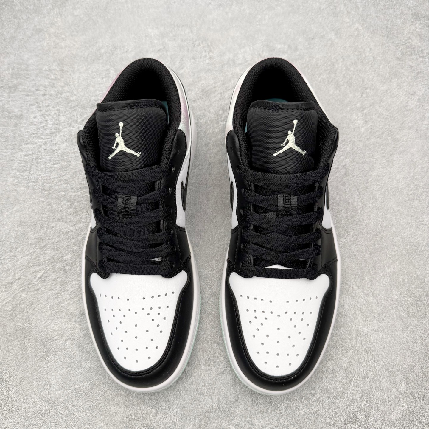 图片[2]-＃MG版 Air Jordan AJ1 Low 低帮系列 超性价比单品 平台直播间特供 百分百全新货品 零氧化发霉 给足利润空间操作 超乎所想的高性价比 原装楦头纸板开发 完美鞋型 超高清洁度 鞋型不臃肿别扭 原厂内置全掌气垫 A模大底 鞋舌AJ原厂专用牛津布 AJ专用反口珍珠布 原厂无杂质高弹内里海棉 特殊封边弹力鞋带 原鞋开模 拒绝公底 购置公司同步原材料 都有细节原汁原味 忠于原版 尺码：36 36.5 37.5 38 38.5 39 40 40.5 41 42 42.5 43 44 44.5 45 46-选品中心
