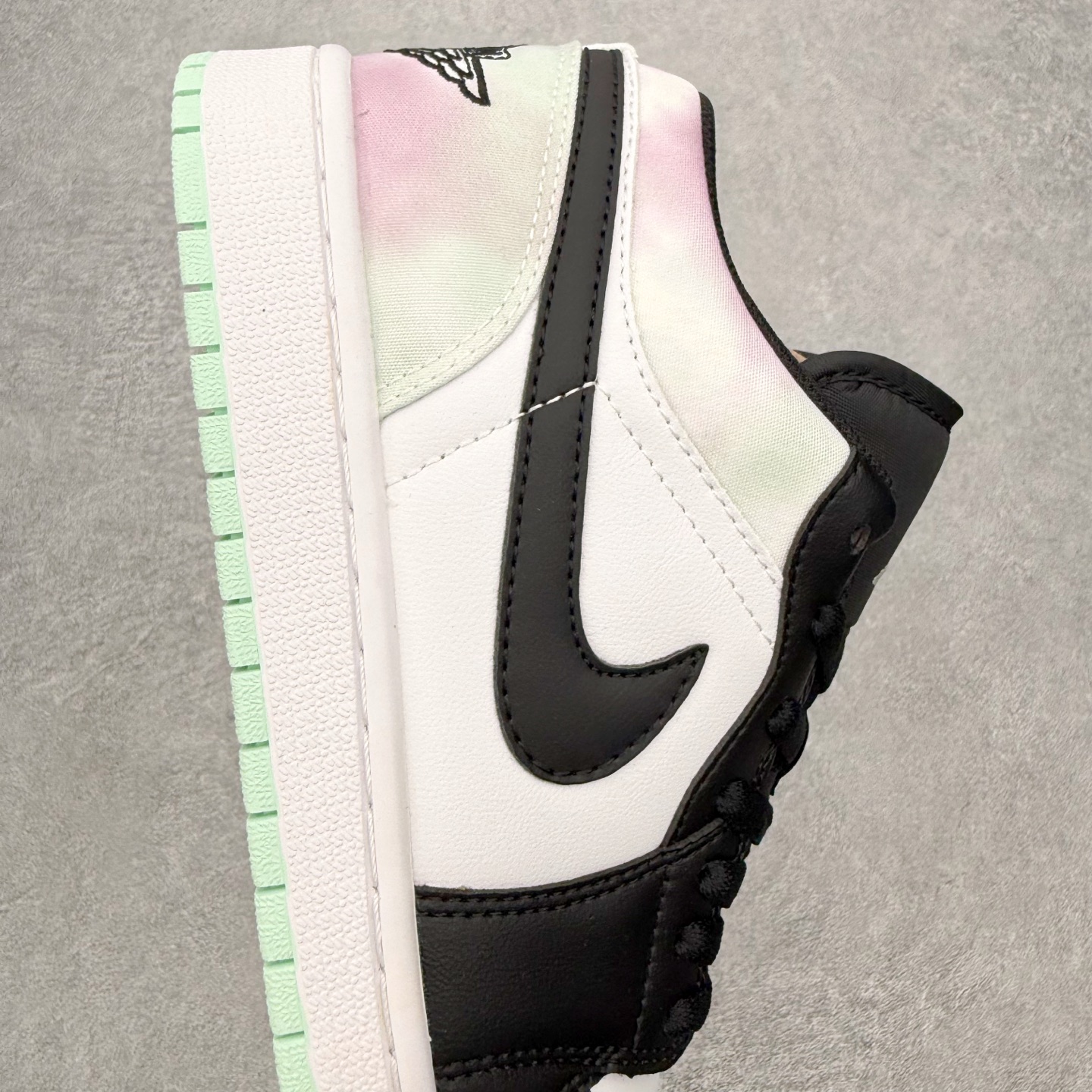 图片[6]-＃MG版 Air Jordan AJ1 Low 低帮系列 超性价比单品 平台直播间特供 百分百全新货品 零氧化发霉 给足利润空间操作 超乎所想的高性价比 原装楦头纸板开发 完美鞋型 超高清洁度 鞋型不臃肿别扭 原厂内置全掌气垫 A模大底 鞋舌AJ原厂专用牛津布 AJ专用反口珍珠布 原厂无杂质高弹内里海棉 特殊封边弹力鞋带 原鞋开模 拒绝公底 购置公司同步原材料 都有细节原汁原味 忠于原版 尺码：36 36.5 37.5 38 38.5 39 40 40.5 41 42 42.5 43 44 44.5 45 46-选品中心