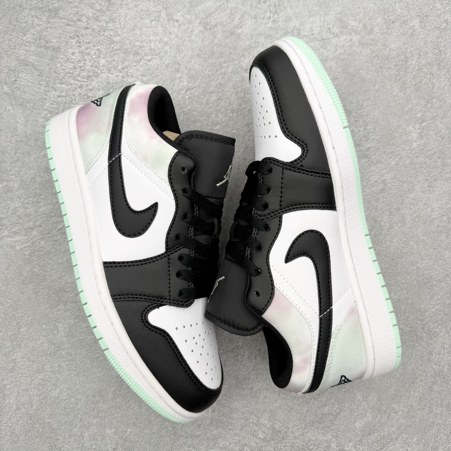 图片[3]-＃MG版 Air Jordan AJ1 Low 低帮系列 超性价比单品 平台直播间特供 百分百全新货品 零氧化发霉 给足利润空间操作 超乎所想的高性价比 原装楦头纸板开发 完美鞋型 超高清洁度 鞋型不臃肿别扭 原厂内置全掌气垫 A模大底 鞋舌AJ原厂专用牛津布 AJ专用反口珍珠布 原厂无杂质高弹内里海棉 特殊封边弹力鞋带 原鞋开模 拒绝公底 购置公司同步原材料 都有细节原汁原味 忠于原版 尺码：36 36.5 37.5 38 38.5 39 40 40.5 41 42 42.5 43 44 44.5 45 46-选品中心