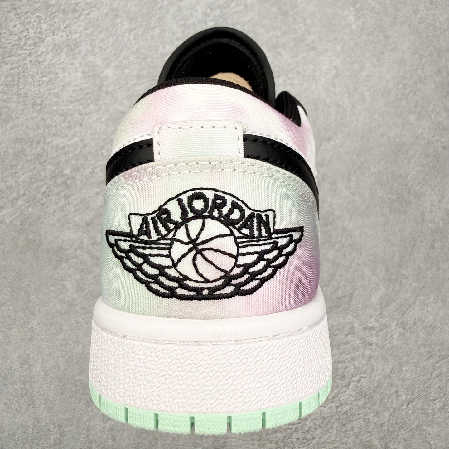 图片[8]-＃MG版 Air Jordan AJ1 Low 低帮系列 超性价比单品 平台直播间特供 百分百全新货品 零氧化发霉 给足利润空间操作 超乎所想的高性价比 原装楦头纸板开发 完美鞋型 超高清洁度 鞋型不臃肿别扭 原厂内置全掌气垫 A模大底 鞋舌AJ原厂专用牛津布 AJ专用反口珍珠布 原厂无杂质高弹内里海棉 特殊封边弹力鞋带 原鞋开模 拒绝公底 购置公司同步原材料 都有细节原汁原味 忠于原版 尺码：36 36.5 37.5 38 38.5 39 40 40.5 41 42 42.5 43 44 44.5 45 46-选品中心
