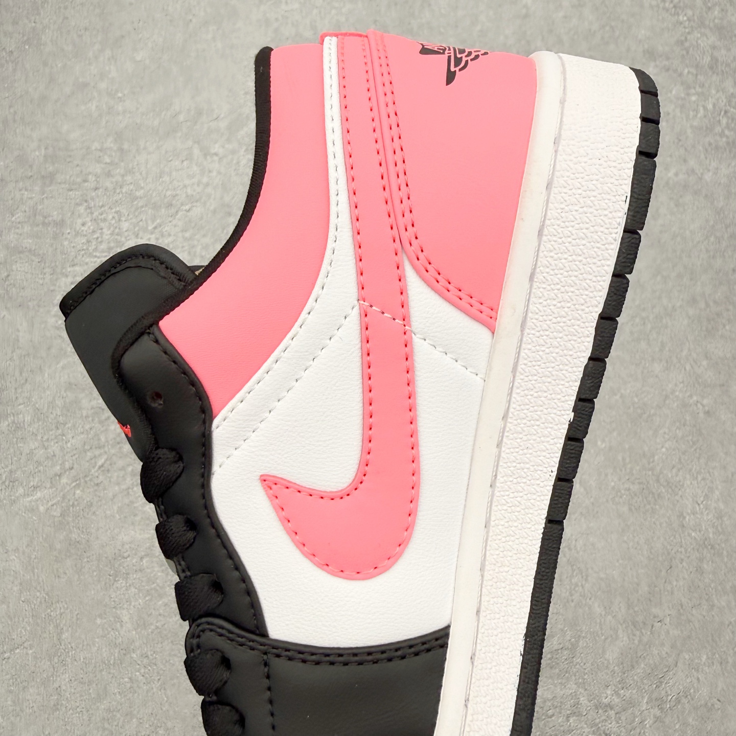 图片[7]-＃MG版 Air Jordan AJ1 Low 低帮系列 超性价比单品 平台直播间特供 百分百全新货品 零氧化发霉 给足利润空间操作 超乎所想的高性价比 原装楦头纸板开发 完美鞋型 超高清洁度 鞋型不臃肿别扭 原厂内置全掌气垫 A模大底 鞋舌AJ原厂专用牛津布 AJ专用反口珍珠布 原厂无杂质高弹内里海棉 特殊封边弹力鞋带 原鞋开模 拒绝公底 购置公司同步原材料 都有细节原汁原味 忠于原版 尺码：36 36.5 37.5 38 38.5 39 40 40.5 41 42 42.5 43 44 44.5 45 46-选品中心