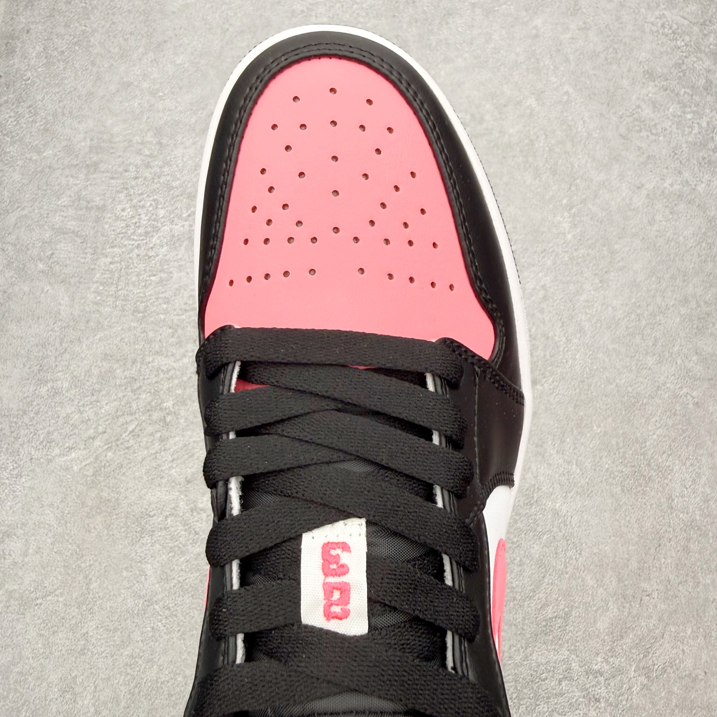 图片[4]-＃MG版 Air Jordan AJ1 Low 低帮系列 超性价比单品 平台直播间特供 百分百全新货品 零氧化发霉 给足利润空间操作 超乎所想的高性价比 原装楦头纸板开发 完美鞋型 超高清洁度 鞋型不臃肿别扭 原厂内置全掌气垫 A模大底 鞋舌AJ原厂专用牛津布 AJ专用反口珍珠布 原厂无杂质高弹内里海棉 特殊封边弹力鞋带 原鞋开模 拒绝公底 购置公司同步原材料 都有细节原汁原味 忠于原版 尺码：36 36.5 37.5 38 38.5 39 40 40.5 41 42 42.5 43 44 44.5 45 46-选品中心