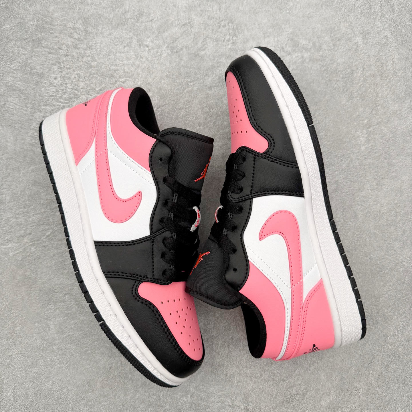 图片[3]-＃MG版 Air Jordan AJ1 Low 低帮系列 超性价比单品 平台直播间特供 百分百全新货品 零氧化发霉 给足利润空间操作 超乎所想的高性价比 原装楦头纸板开发 完美鞋型 超高清洁度 鞋型不臃肿别扭 原厂内置全掌气垫 A模大底 鞋舌AJ原厂专用牛津布 AJ专用反口珍珠布 原厂无杂质高弹内里海棉 特殊封边弹力鞋带 原鞋开模 拒绝公底 购置公司同步原材料 都有细节原汁原味 忠于原版 尺码：36 36.5 37.5 38 38.5 39 40 40.5 41 42 42.5 43 44 44.5 45 46-选品中心