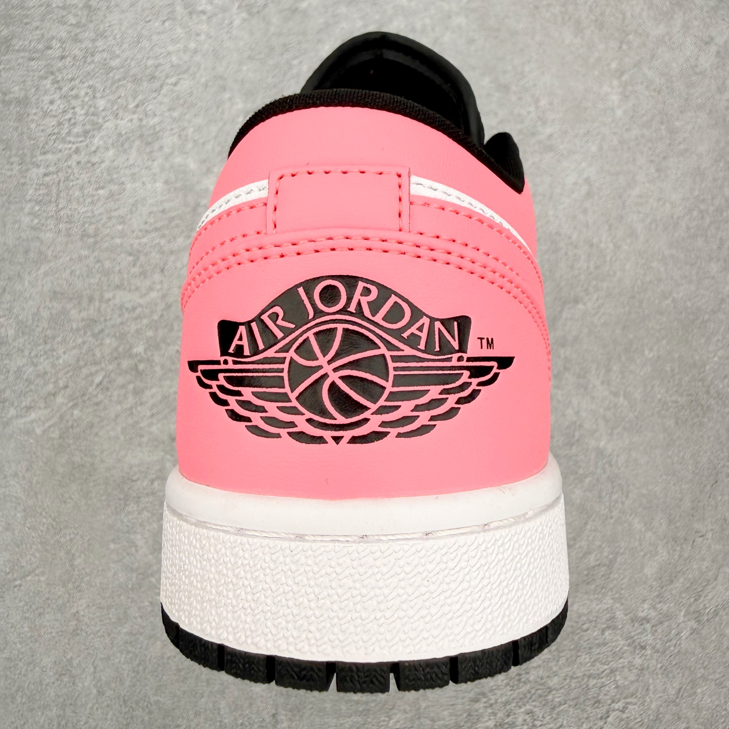 图片[8]-＃MG版 Air Jordan AJ1 Low 低帮系列 超性价比单品 平台直播间特供 百分百全新货品 零氧化发霉 给足利润空间操作 超乎所想的高性价比 原装楦头纸板开发 完美鞋型 超高清洁度 鞋型不臃肿别扭 原厂内置全掌气垫 A模大底 鞋舌AJ原厂专用牛津布 AJ专用反口珍珠布 原厂无杂质高弹内里海棉 特殊封边弹力鞋带 原鞋开模 拒绝公底 购置公司同步原材料 都有细节原汁原味 忠于原版 尺码：36 36.5 37.5 38 38.5 39 40 40.5 41 42 42.5 43 44 44.5 45 46-选品中心