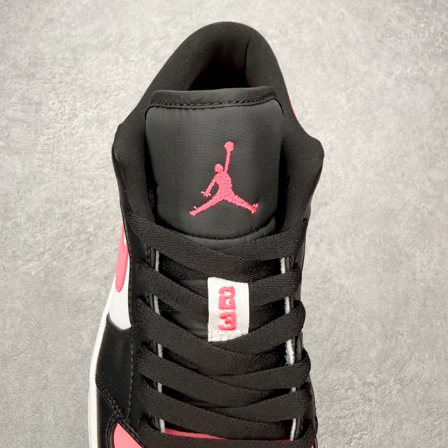 图片[5]-＃MG版 Air Jordan AJ1 Low 低帮系列 超性价比单品 平台直播间特供 百分百全新货品 零氧化发霉 给足利润空间操作 超乎所想的高性价比 原装楦头纸板开发 完美鞋型 超高清洁度 鞋型不臃肿别扭 原厂内置全掌气垫 A模大底 鞋舌AJ原厂专用牛津布 AJ专用反口珍珠布 原厂无杂质高弹内里海棉 特殊封边弹力鞋带 原鞋开模 拒绝公底 购置公司同步原材料 都有细节原汁原味 忠于原版 尺码：36 36.5 37.5 38 38.5 39 40 40.5 41 42 42.5 43 44 44.5 45 46-选品中心