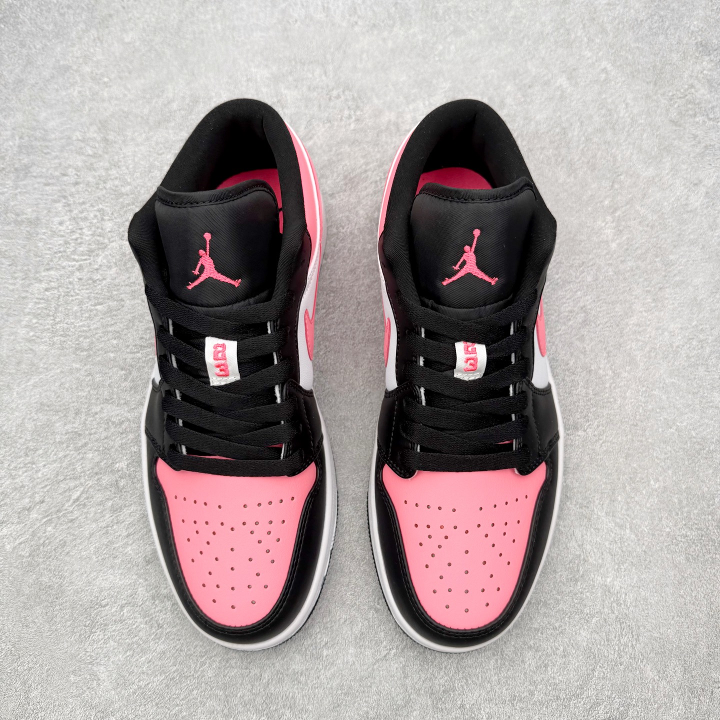 图片[2]-＃MG版 Air Jordan AJ1 Low 低帮系列 超性价比单品 平台直播间特供 百分百全新货品 零氧化发霉 给足利润空间操作 超乎所想的高性价比 原装楦头纸板开发 完美鞋型 超高清洁度 鞋型不臃肿别扭 原厂内置全掌气垫 A模大底 鞋舌AJ原厂专用牛津布 AJ专用反口珍珠布 原厂无杂质高弹内里海棉 特殊封边弹力鞋带 原鞋开模 拒绝公底 购置公司同步原材料 都有细节原汁原味 忠于原版 尺码：36 36.5 37.5 38 38.5 39 40 40.5 41 42 42.5 43 44 44.5 45 46-选品中心