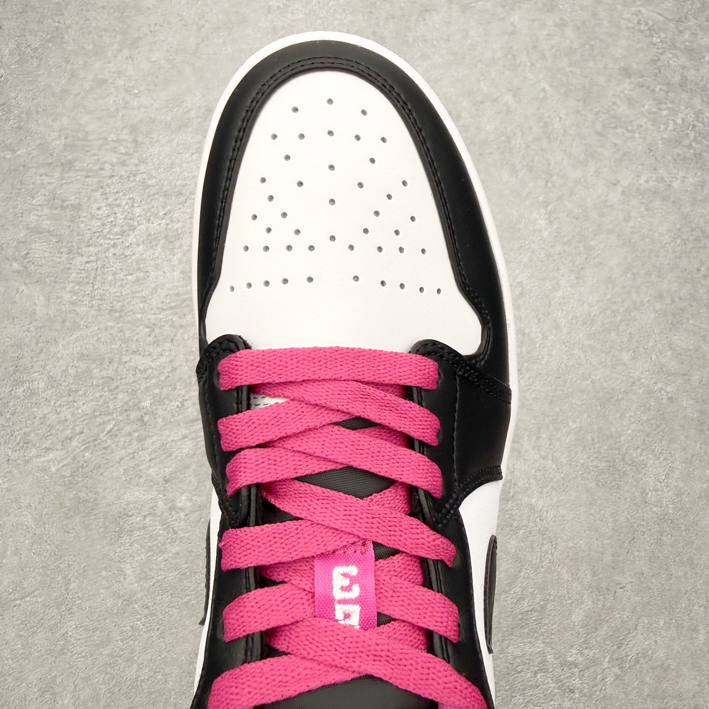图片[4]-＃MG版 Air Jordan AJ1 Low 低帮系列 超性价比单品 平台直播间特供 百分百全新货品 零氧化发霉 给足利润空间操作 超乎所想的高性价比 原装楦头纸板开发 完美鞋型 超高清洁度 鞋型不臃肿别扭 原厂内置全掌气垫 A模大底 鞋舌AJ原厂专用牛津布 AJ专用反口珍珠布 原厂无杂质高弹内里海棉 特殊封边弹力鞋带 原鞋开模 拒绝公底 购置公司同步原材料 都有细节原汁原味 忠于原版 尺码：36 36.5 37.5 38 38.5 39 40 40.5 41 42 42.5 43 44 44.5 45 46-选品中心