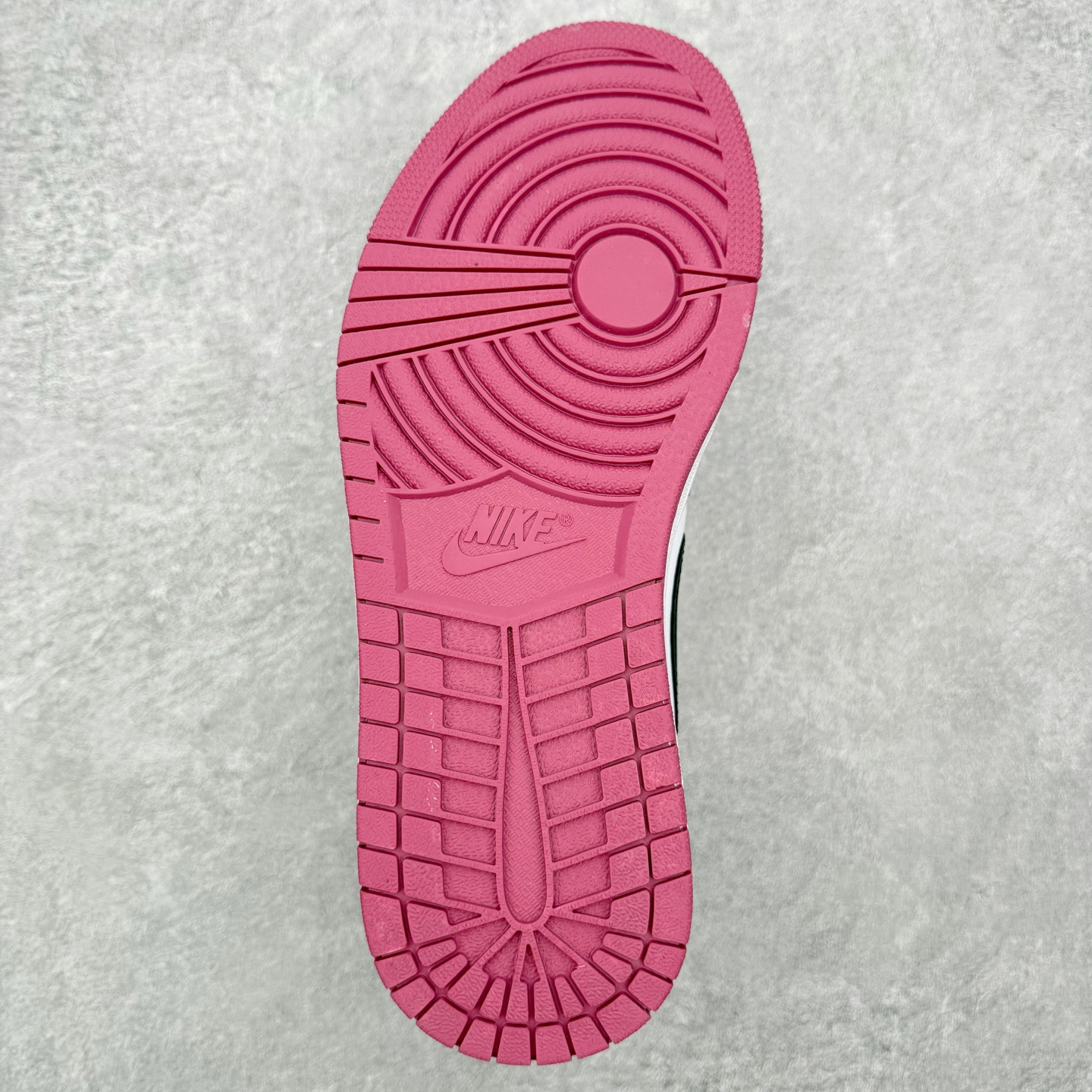 图片[9]-＃MG版 Air Jordan AJ1 Low 低帮系列 超性价比单品 平台直播间特供 百分百全新货品 零氧化发霉 给足利润空间操作 超乎所想的高性价比 原装楦头纸板开发 完美鞋型 超高清洁度 鞋型不臃肿别扭 原厂内置全掌气垫 A模大底 鞋舌AJ原厂专用牛津布 AJ专用反口珍珠布 原厂无杂质高弹内里海棉 特殊封边弹力鞋带 原鞋开模 拒绝公底 购置公司同步原材料 都有细节原汁原味 忠于原版 尺码：36 36.5 37.5 38 38.5 39 40 40.5 41 42 42.5 43 44 44.5 45 46-选品中心