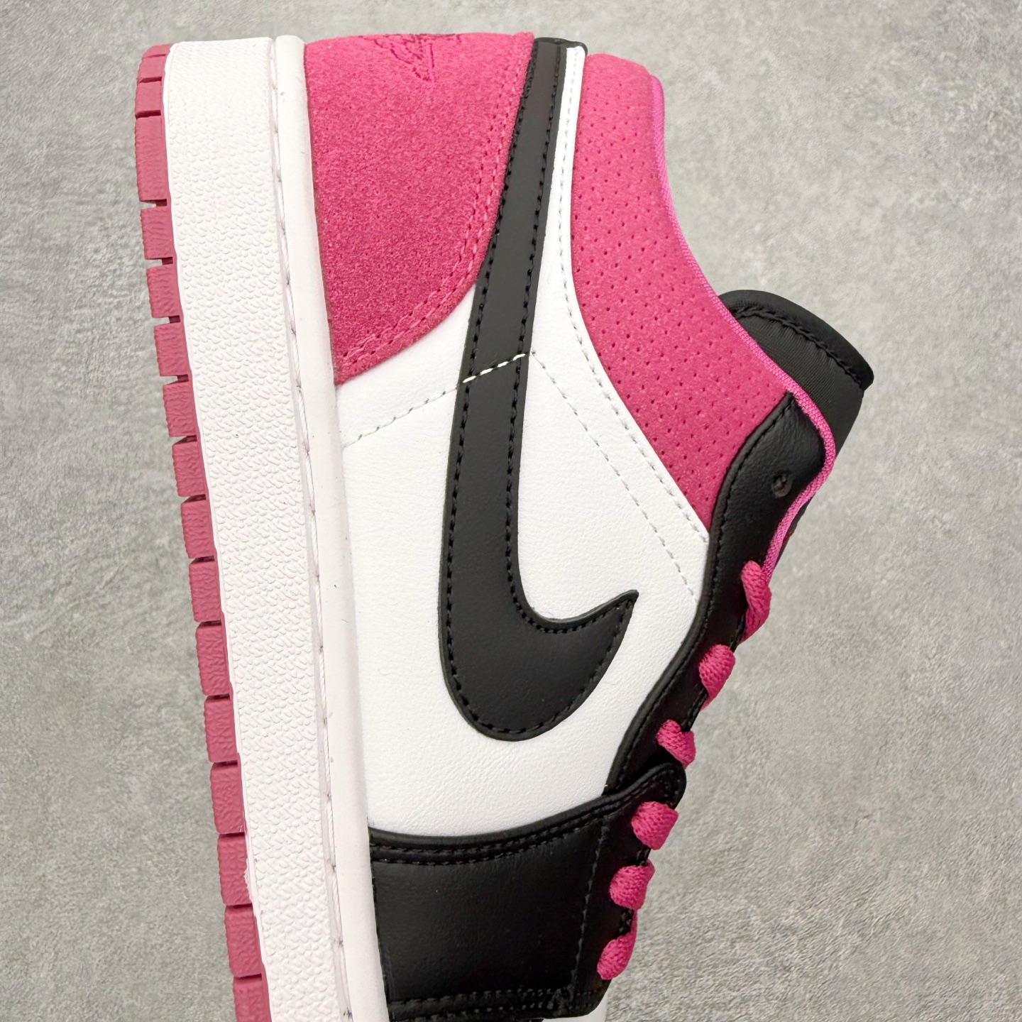 图片[6]-＃MG版 Air Jordan AJ1 Low 低帮系列 超性价比单品 平台直播间特供 百分百全新货品 零氧化发霉 给足利润空间操作 超乎所想的高性价比 原装楦头纸板开发 完美鞋型 超高清洁度 鞋型不臃肿别扭 原厂内置全掌气垫 A模大底 鞋舌AJ原厂专用牛津布 AJ专用反口珍珠布 原厂无杂质高弹内里海棉 特殊封边弹力鞋带 原鞋开模 拒绝公底 购置公司同步原材料 都有细节原汁原味 忠于原版 尺码：36 36.5 37.5 38 38.5 39 40 40.5 41 42 42.5 43 44 44.5 45 46-选品中心