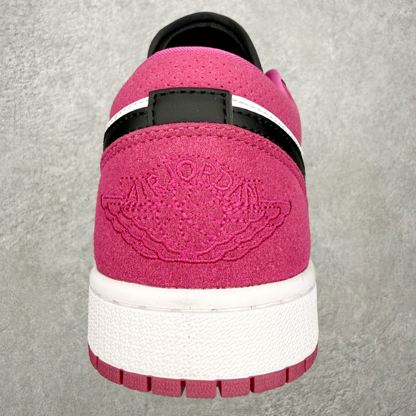 图片[8]-＃MG版 Air Jordan AJ1 Low 低帮系列 超性价比单品 平台直播间特供 百分百全新货品 零氧化发霉 给足利润空间操作 超乎所想的高性价比 原装楦头纸板开发 完美鞋型 超高清洁度 鞋型不臃肿别扭 原厂内置全掌气垫 A模大底 鞋舌AJ原厂专用牛津布 AJ专用反口珍珠布 原厂无杂质高弹内里海棉 特殊封边弹力鞋带 原鞋开模 拒绝公底 购置公司同步原材料 都有细节原汁原味 忠于原版 尺码：36 36.5 37.5 38 38.5 39 40 40.5 41 42 42.5 43 44 44.5 45 46-选品中心