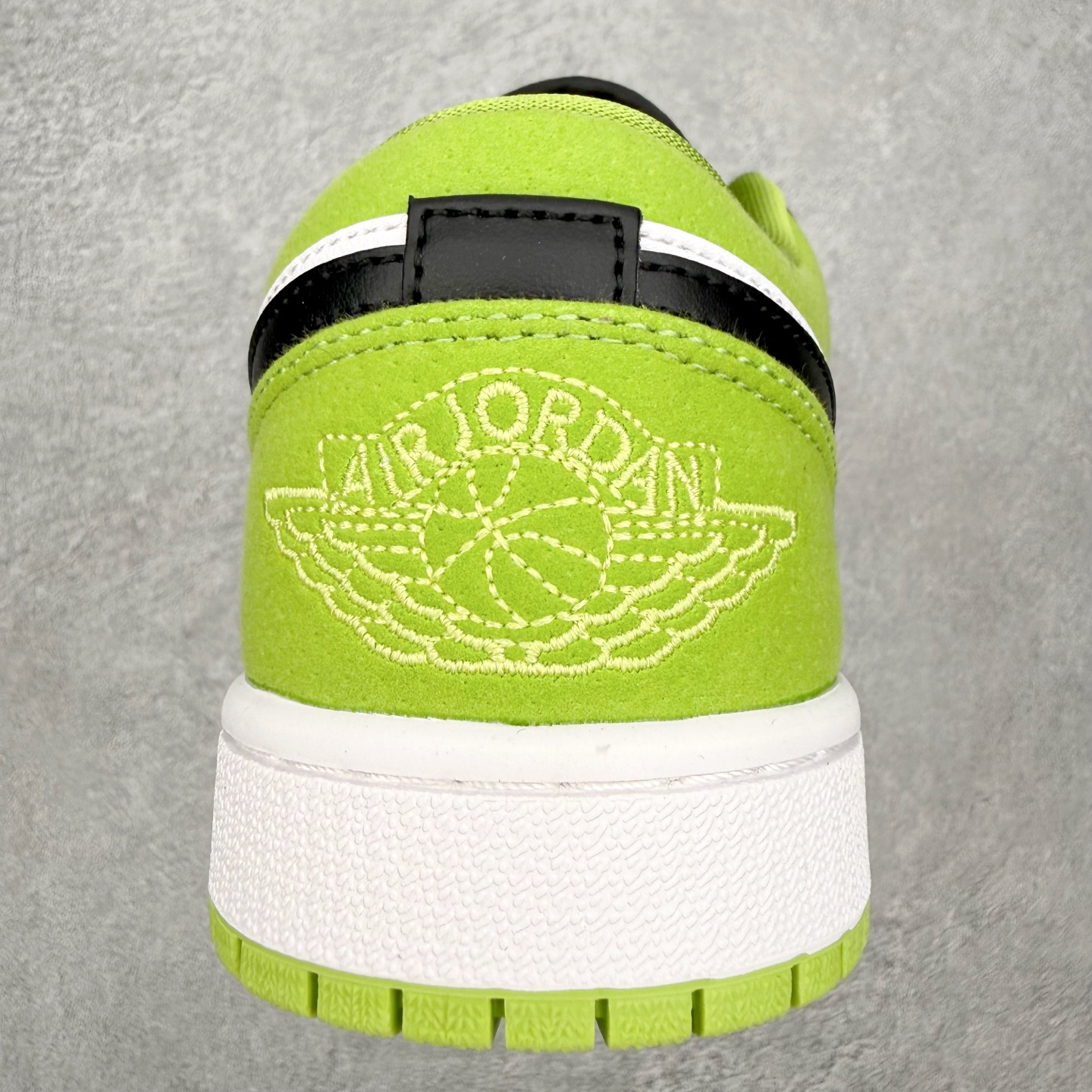 图片[8]-＃MG版 Air Jordan AJ1 Low 低帮系列 超性价比单品 平台直播间特供 百分百全新货品 零氧化发霉 给足利润空间操作 超乎所想的高性价比 原装楦头纸板开发 完美鞋型 超高清洁度 鞋型不臃肿别扭 原厂内置全掌气垫 A模大底 鞋舌AJ原厂专用牛津布 AJ专用反口珍珠布 原厂无杂质高弹内里海棉 特殊封边弹力鞋带 原鞋开模 拒绝公底 购置公司同步原材料 都有细节原汁原味 忠于原版 尺码：36 36.5 37.5 38 38.5 39 40 40.5 41 42 42.5 43 44 44.5 45 46-选品中心
