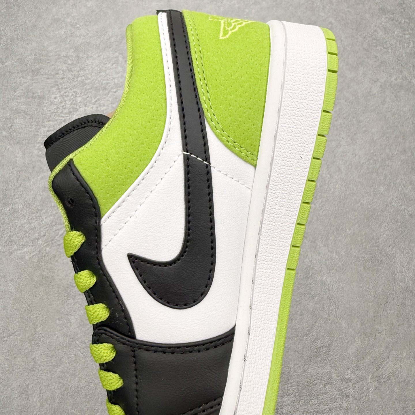 图片[7]-＃MG版 Air Jordan AJ1 Low 低帮系列 超性价比单品 平台直播间特供 百分百全新货品 零氧化发霉 给足利润空间操作 超乎所想的高性价比 原装楦头纸板开发 完美鞋型 超高清洁度 鞋型不臃肿别扭 原厂内置全掌气垫 A模大底 鞋舌AJ原厂专用牛津布 AJ专用反口珍珠布 原厂无杂质高弹内里海棉 特殊封边弹力鞋带 原鞋开模 拒绝公底 购置公司同步原材料 都有细节原汁原味 忠于原版 尺码：36 36.5 37.5 38 38.5 39 40 40.5 41 42 42.5 43 44 44.5 45 46-选品中心