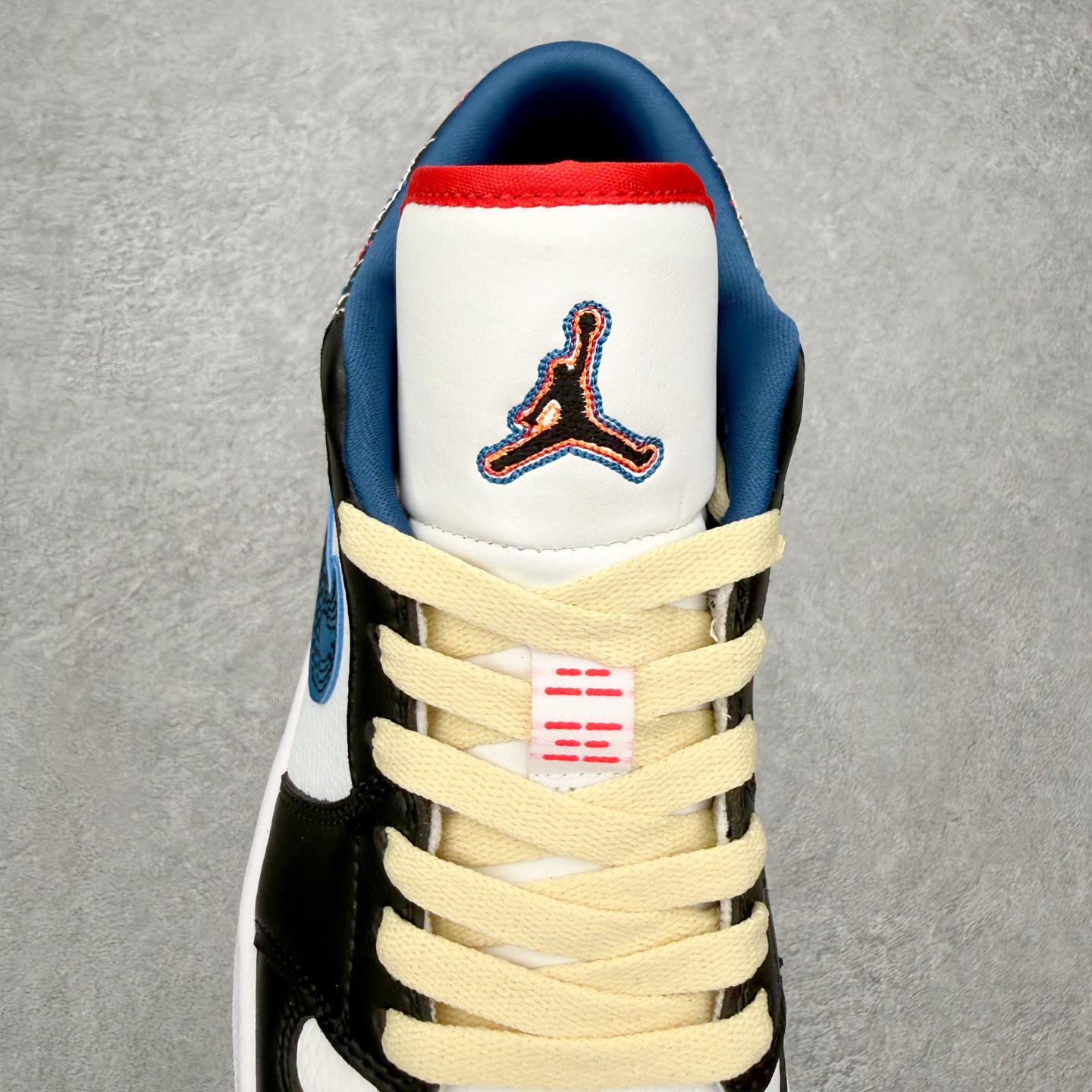 图片[5]-＃MG版 Air Jordan AJ1 Low 低帮系列 超性价比单品 平台直播间特供 百分百全新货品 零氧化发霉 给足利润空间操作 超乎所想的高性价比 原装楦头纸板开发 完美鞋型 超高清洁度 鞋型不臃肿别扭 原厂内置全掌气垫 A模大底 鞋舌AJ原厂专用牛津布 AJ专用反口珍珠布 原厂无杂质高弹内里海棉 特殊封边弹力鞋带 原鞋开模 拒绝公底 购置公司同步原材料 都有细节原汁原味 忠于原版 尺码：36 36.5 37.5 38 38.5 39 40 40.5 41 42 42.5 43 44 44.5 45 46-选品中心