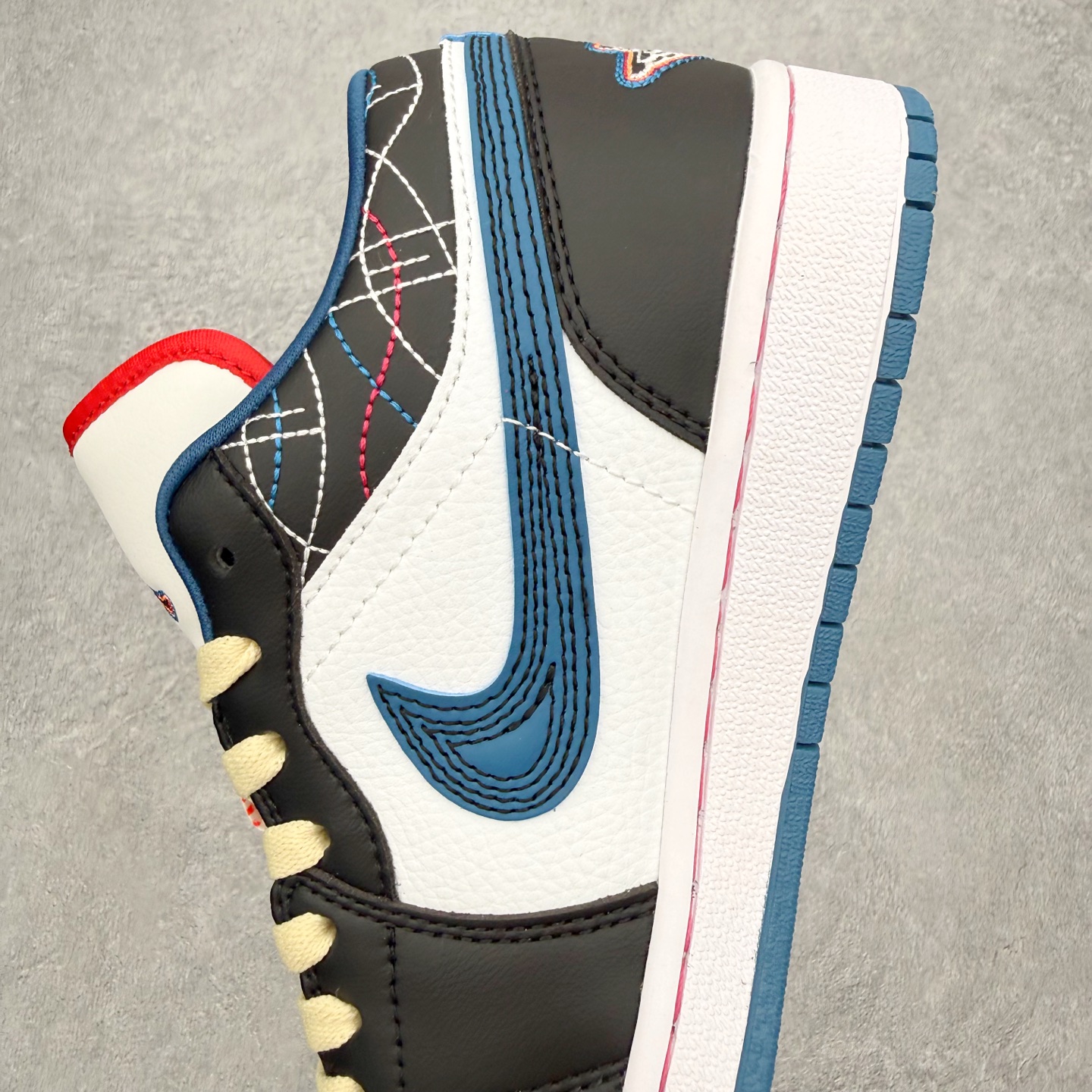图片[7]-＃MG版 Air Jordan AJ1 Low 低帮系列 超性价比单品 平台直播间特供 百分百全新货品 零氧化发霉 给足利润空间操作 超乎所想的高性价比 原装楦头纸板开发 完美鞋型 超高清洁度 鞋型不臃肿别扭 原厂内置全掌气垫 A模大底 鞋舌AJ原厂专用牛津布 AJ专用反口珍珠布 原厂无杂质高弹内里海棉 特殊封边弹力鞋带 原鞋开模 拒绝公底 购置公司同步原材料 都有细节原汁原味 忠于原版 尺码：36 36.5 37.5 38 38.5 39 40 40.5 41 42 42.5 43 44 44.5 45 46-选品中心