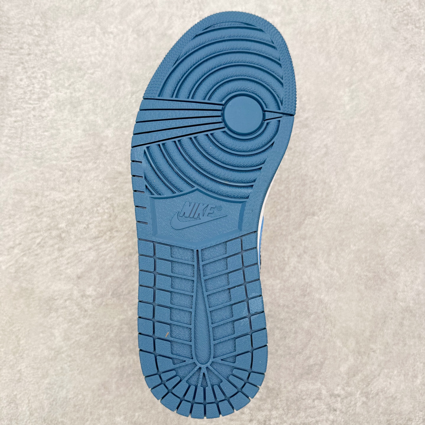 图片[9]-＃MG版 Air Jordan AJ1 Low 低帮系列 超性价比单品 平台直播间特供 百分百全新货品 零氧化发霉 给足利润空间操作 超乎所想的高性价比 原装楦头纸板开发 完美鞋型 超高清洁度 鞋型不臃肿别扭 原厂内置全掌气垫 A模大底 鞋舌AJ原厂专用牛津布 AJ专用反口珍珠布 原厂无杂质高弹内里海棉 特殊封边弹力鞋带 原鞋开模 拒绝公底 购置公司同步原材料 都有细节原汁原味 忠于原版 尺码：36 36.5 37.5 38 38.5 39 40 40.5 41 42 42.5 43 44 44.5 45 46-选品中心