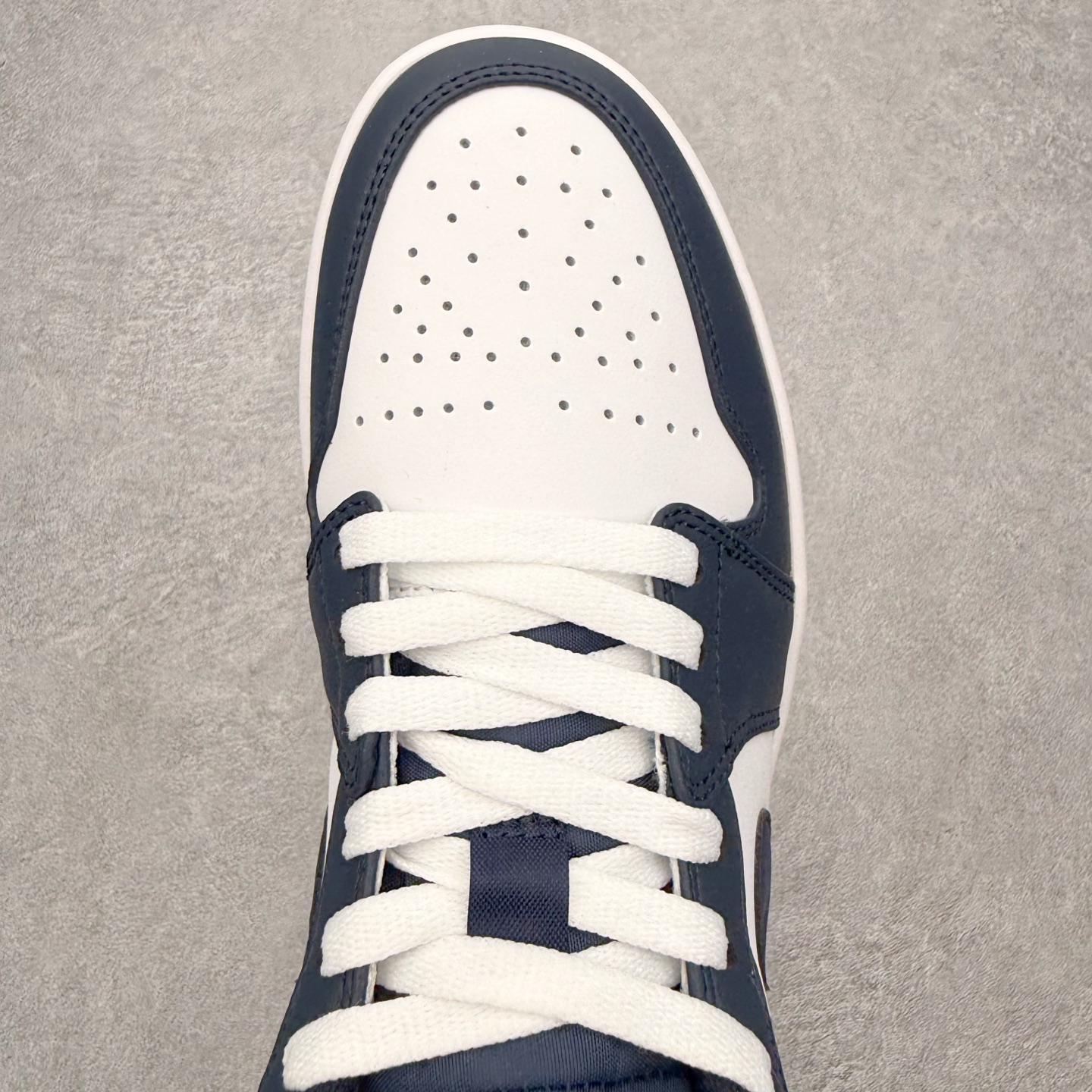 图片[4]-＃MG版 Air Jordan AJ1 Low 低帮系列 超性价比单品 平台直播间特供 百分百全新货品 零氧化发霉 给足利润空间操作 超乎所想的高性价比 原装楦头纸板开发 完美鞋型 超高清洁度 鞋型不臃肿别扭 原厂内置全掌气垫 A模大底 鞋舌AJ原厂专用牛津布 AJ专用反口珍珠布 原厂无杂质高弹内里海棉 特殊封边弹力鞋带 原鞋开模 拒绝公底 购置公司同步原材料 都有细节原汁原味 忠于原版 尺码：36 36.5 37.5 38 38.5 39 40 40.5 41 42 42.5 43 44 44.5 45 46-选品中心