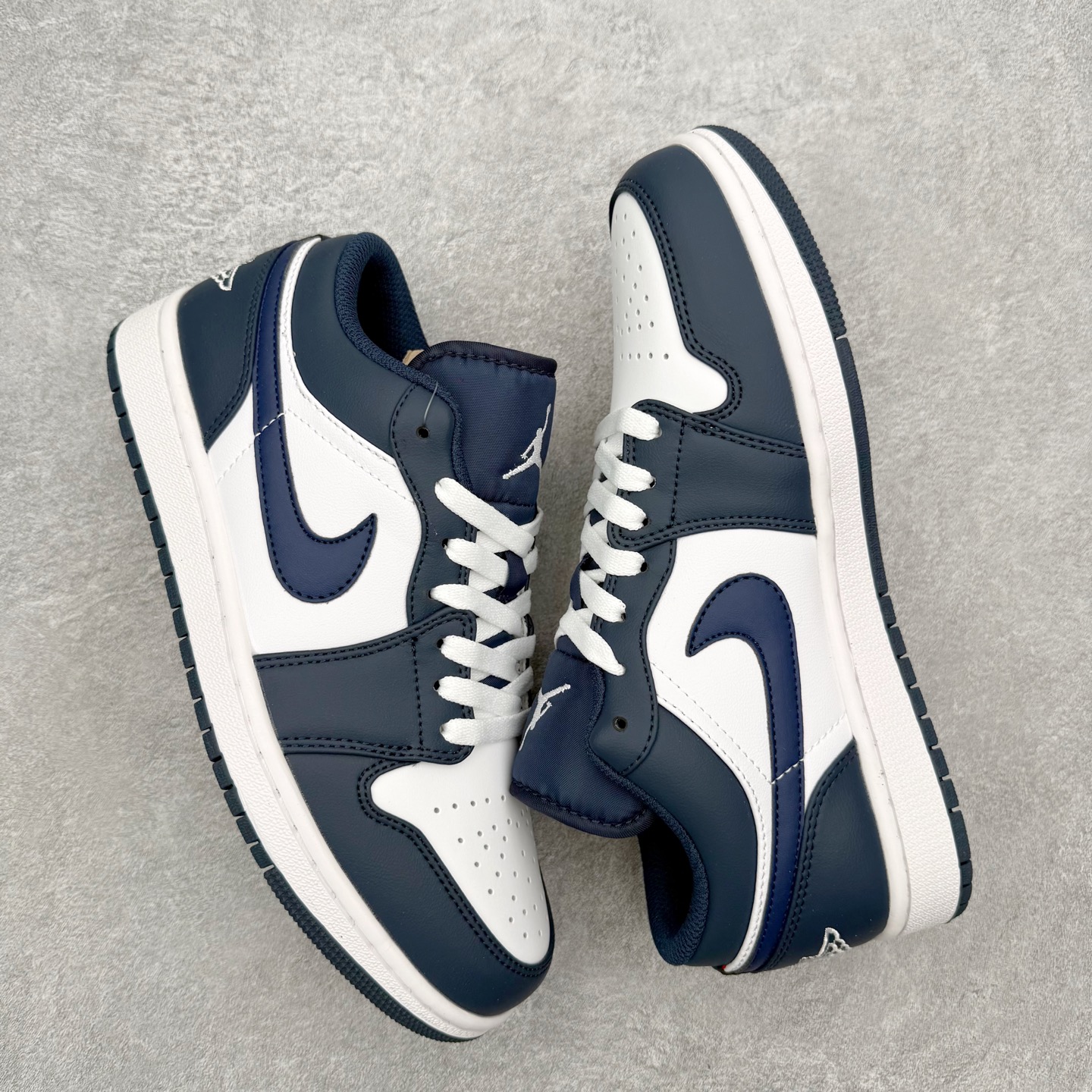 图片[3]-＃MG版 Air Jordan AJ1 Low 低帮系列 超性价比单品 平台直播间特供 百分百全新货品 零氧化发霉 给足利润空间操作 超乎所想的高性价比 原装楦头纸板开发 完美鞋型 超高清洁度 鞋型不臃肿别扭 原厂内置全掌气垫 A模大底 鞋舌AJ原厂专用牛津布 AJ专用反口珍珠布 原厂无杂质高弹内里海棉 特殊封边弹力鞋带 原鞋开模 拒绝公底 购置公司同步原材料 都有细节原汁原味 忠于原版 尺码：36 36.5 37.5 38 38.5 39 40 40.5 41 42 42.5 43 44 44.5 45 46-选品中心