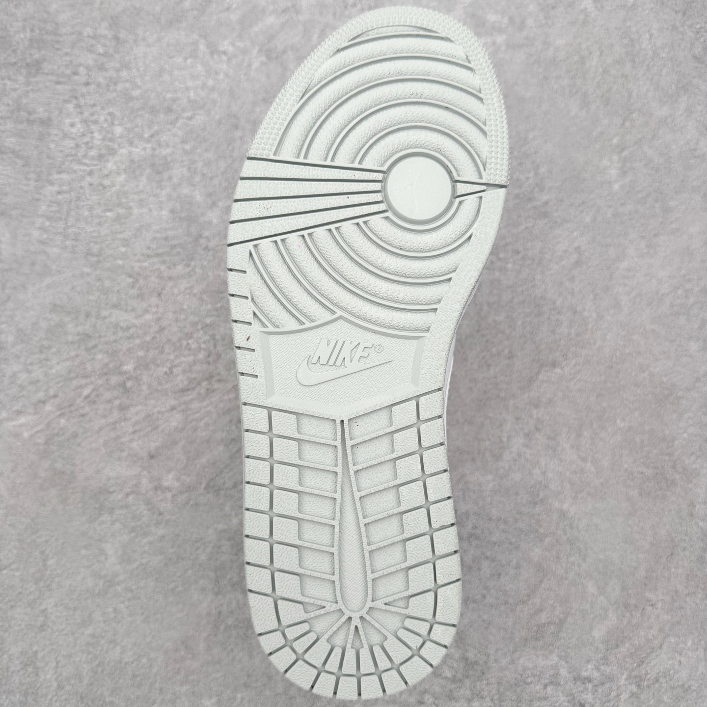 图片[9]-＃MG版 Air Jordan AJ1 Low 低帮系列 超性价比单品 平台直播间特供 百分百全新货品 零氧化发霉 给足利润空间操作 超乎所想的高性价比 原装楦头纸板开发 完美鞋型 超高清洁度 鞋型不臃肿别扭 原厂内置全掌气垫 A模大底 鞋舌AJ原厂专用牛津布 AJ专用反口珍珠布 原厂无杂质高弹内里海棉 特殊封边弹力鞋带 原鞋开模 拒绝公底 购置公司同步原材料 都有细节原汁原味 忠于原版 尺码：36 36.5 37.5 38 38.5 39 40 40.5 41 42 42.5 43 44 44.5 45 46-选品中心