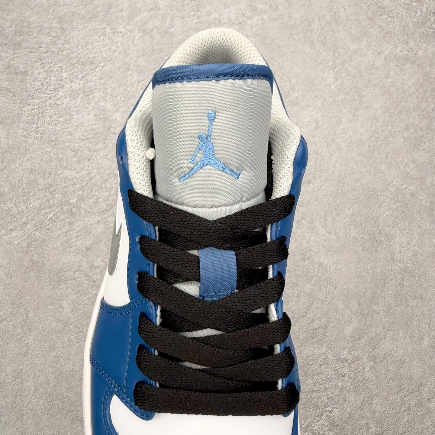 图片[5]-＃MG版 Air Jordan AJ1 Low 低帮系列 超性价比单品 平台直播间特供 百分百全新货品 零氧化发霉 给足利润空间操作 超乎所想的高性价比 原装楦头纸板开发 完美鞋型 超高清洁度 鞋型不臃肿别扭 原厂内置全掌气垫 A模大底 鞋舌AJ原厂专用牛津布 AJ专用反口珍珠布 原厂无杂质高弹内里海棉 特殊封边弹力鞋带 原鞋开模 拒绝公底 购置公司同步原材料 都有细节原汁原味 忠于原版 尺码：36 36.5 37.5 38 38.5 39 40 40.5 41 42 42.5 43 44 44.5 45 46-选品中心