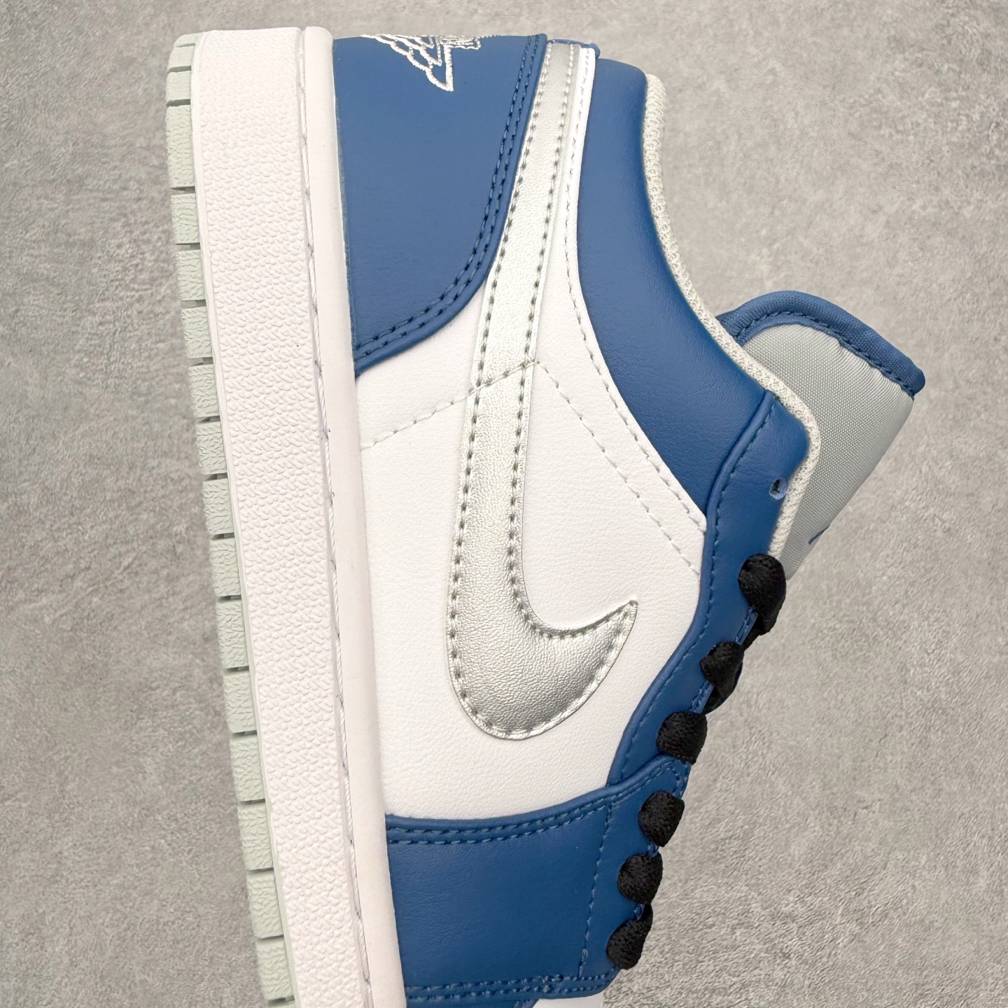 图片[6]-＃MG版 Air Jordan AJ1 Low 低帮系列 超性价比单品 平台直播间特供 百分百全新货品 零氧化发霉 给足利润空间操作 超乎所想的高性价比 原装楦头纸板开发 完美鞋型 超高清洁度 鞋型不臃肿别扭 原厂内置全掌气垫 A模大底 鞋舌AJ原厂专用牛津布 AJ专用反口珍珠布 原厂无杂质高弹内里海棉 特殊封边弹力鞋带 原鞋开模 拒绝公底 购置公司同步原材料 都有细节原汁原味 忠于原版 尺码：36 36.5 37.5 38 38.5 39 40 40.5 41 42 42.5 43 44 44.5 45 46-选品中心