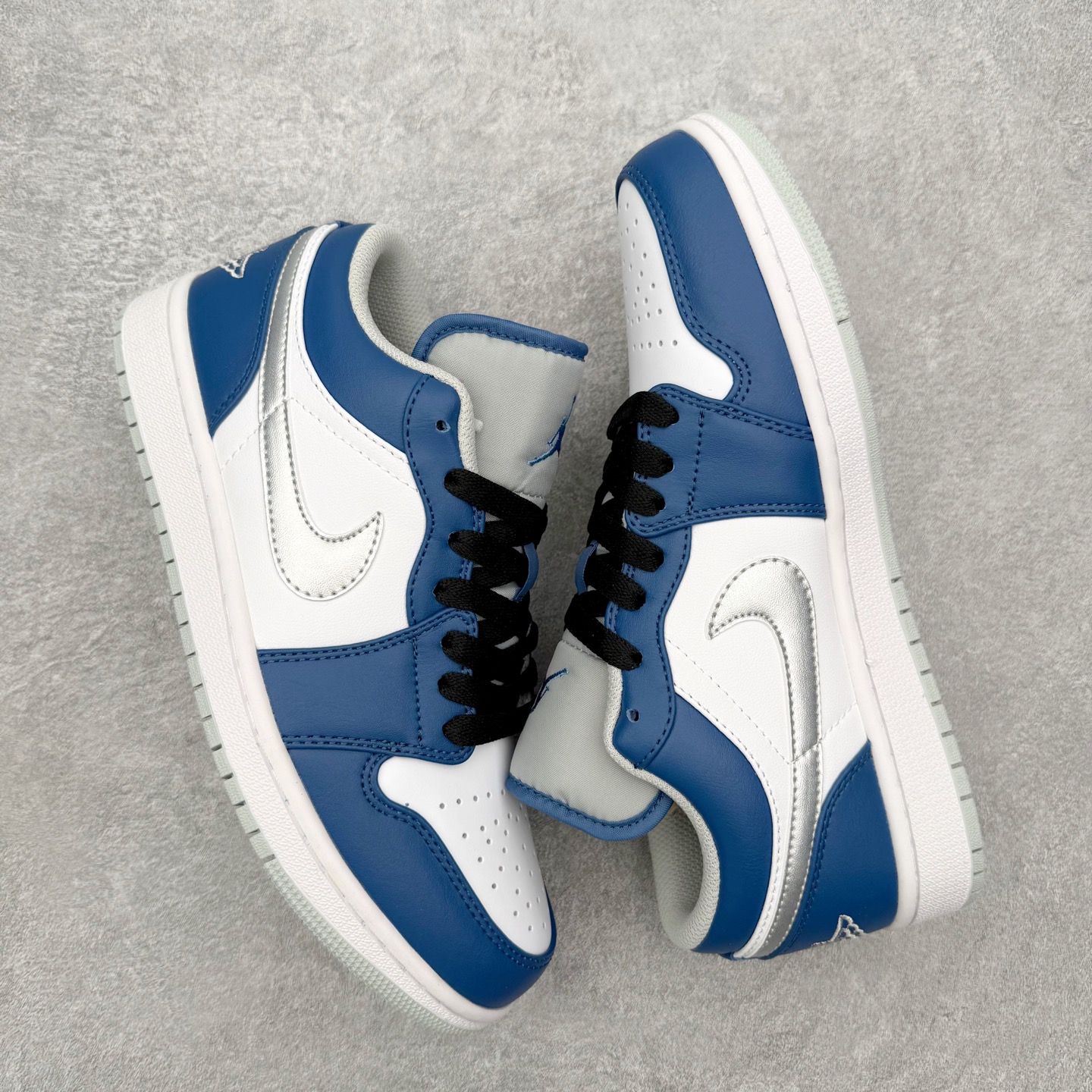 图片[3]-＃MG版 Air Jordan AJ1 Low 低帮系列 超性价比单品 平台直播间特供 百分百全新货品 零氧化发霉 给足利润空间操作 超乎所想的高性价比 原装楦头纸板开发 完美鞋型 超高清洁度 鞋型不臃肿别扭 原厂内置全掌气垫 A模大底 鞋舌AJ原厂专用牛津布 AJ专用反口珍珠布 原厂无杂质高弹内里海棉 特殊封边弹力鞋带 原鞋开模 拒绝公底 购置公司同步原材料 都有细节原汁原味 忠于原版 尺码：36 36.5 37.5 38 38.5 39 40 40.5 41 42 42.5 43 44 44.5 45 46-选品中心