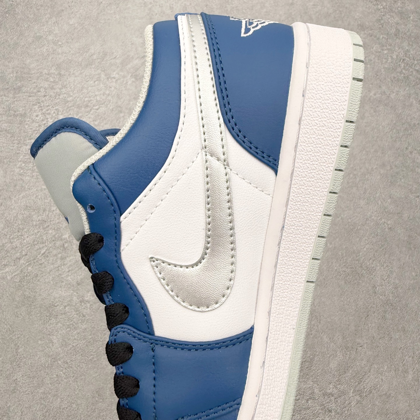 图片[7]-＃MG版 Air Jordan AJ1 Low 低帮系列 超性价比单品 平台直播间特供 百分百全新货品 零氧化发霉 给足利润空间操作 超乎所想的高性价比 原装楦头纸板开发 完美鞋型 超高清洁度 鞋型不臃肿别扭 原厂内置全掌气垫 A模大底 鞋舌AJ原厂专用牛津布 AJ专用反口珍珠布 原厂无杂质高弹内里海棉 特殊封边弹力鞋带 原鞋开模 拒绝公底 购置公司同步原材料 都有细节原汁原味 忠于原版 尺码：36 36.5 37.5 38 38.5 39 40 40.5 41 42 42.5 43 44 44.5 45 46-选品中心