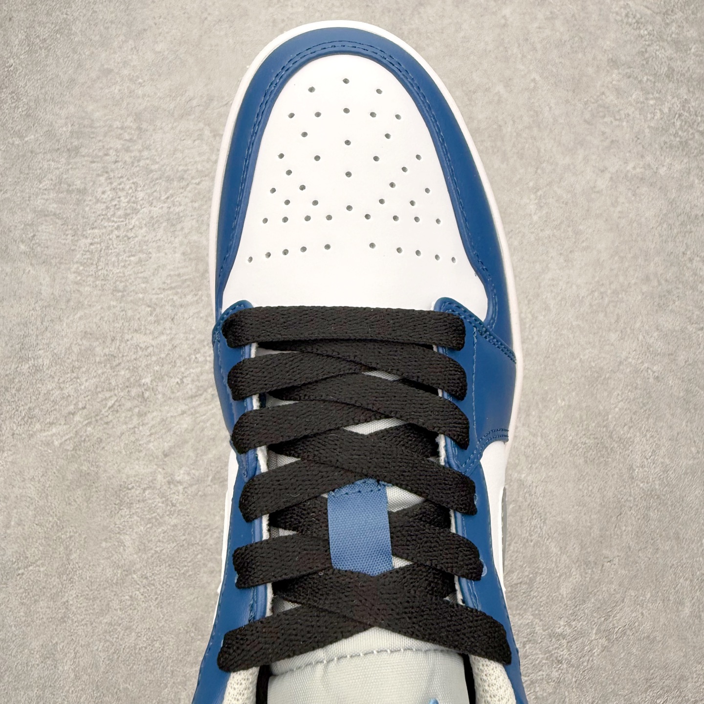 图片[4]-＃MG版 Air Jordan AJ1 Low 低帮系列 超性价比单品 平台直播间特供 百分百全新货品 零氧化发霉 给足利润空间操作 超乎所想的高性价比 原装楦头纸板开发 完美鞋型 超高清洁度 鞋型不臃肿别扭 原厂内置全掌气垫 A模大底 鞋舌AJ原厂专用牛津布 AJ专用反口珍珠布 原厂无杂质高弹内里海棉 特殊封边弹力鞋带 原鞋开模 拒绝公底 购置公司同步原材料 都有细节原汁原味 忠于原版 尺码：36 36.5 37.5 38 38.5 39 40 40.5 41 42 42.5 43 44 44.5 45 46-选品中心