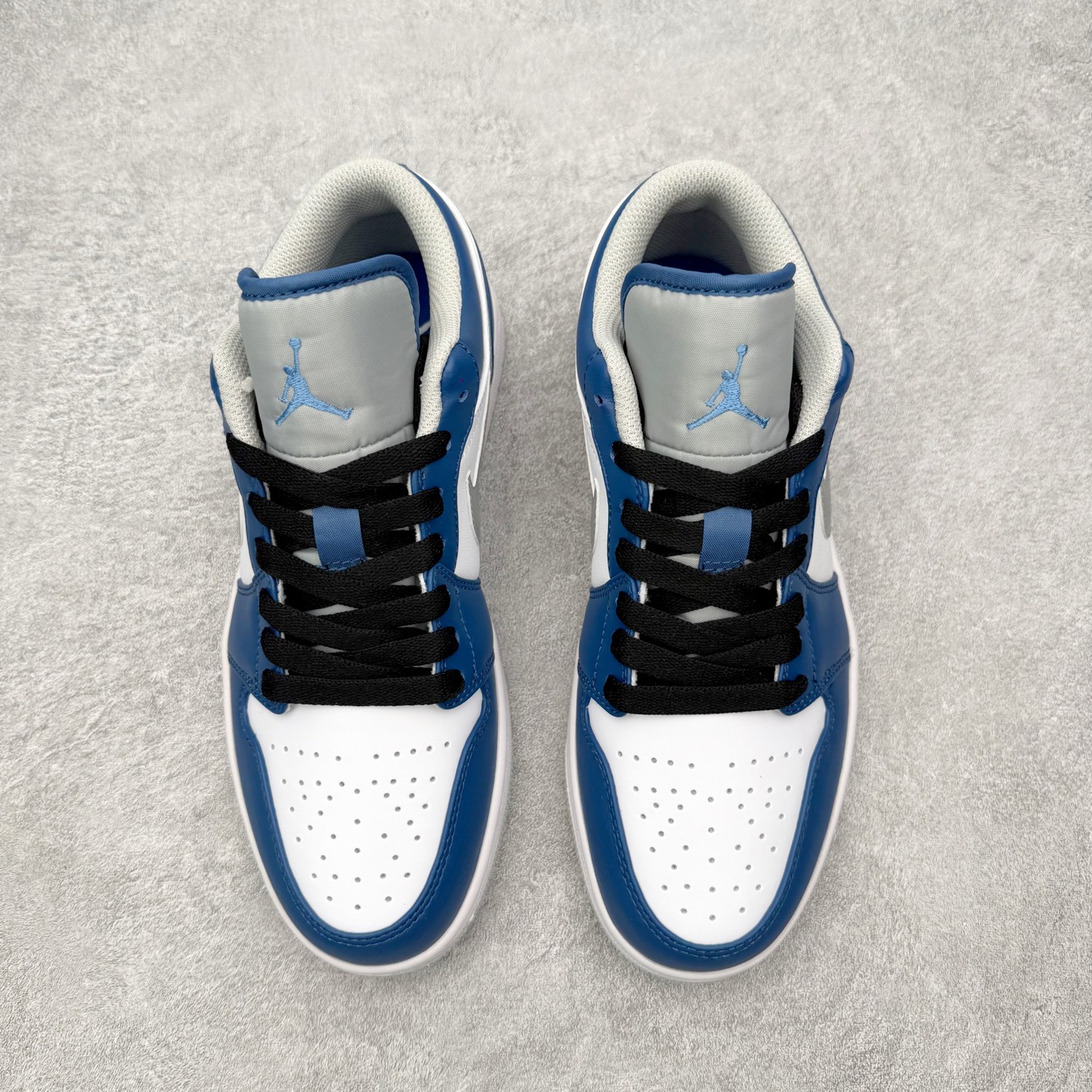 图片[2]-＃MG版 Air Jordan AJ1 Low 低帮系列 超性价比单品 平台直播间特供 百分百全新货品 零氧化发霉 给足利润空间操作 超乎所想的高性价比 原装楦头纸板开发 完美鞋型 超高清洁度 鞋型不臃肿别扭 原厂内置全掌气垫 A模大底 鞋舌AJ原厂专用牛津布 AJ专用反口珍珠布 原厂无杂质高弹内里海棉 特殊封边弹力鞋带 原鞋开模 拒绝公底 购置公司同步原材料 都有细节原汁原味 忠于原版 尺码：36 36.5 37.5 38 38.5 39 40 40.5 41 42 42.5 43 44 44.5 45 46-选品中心