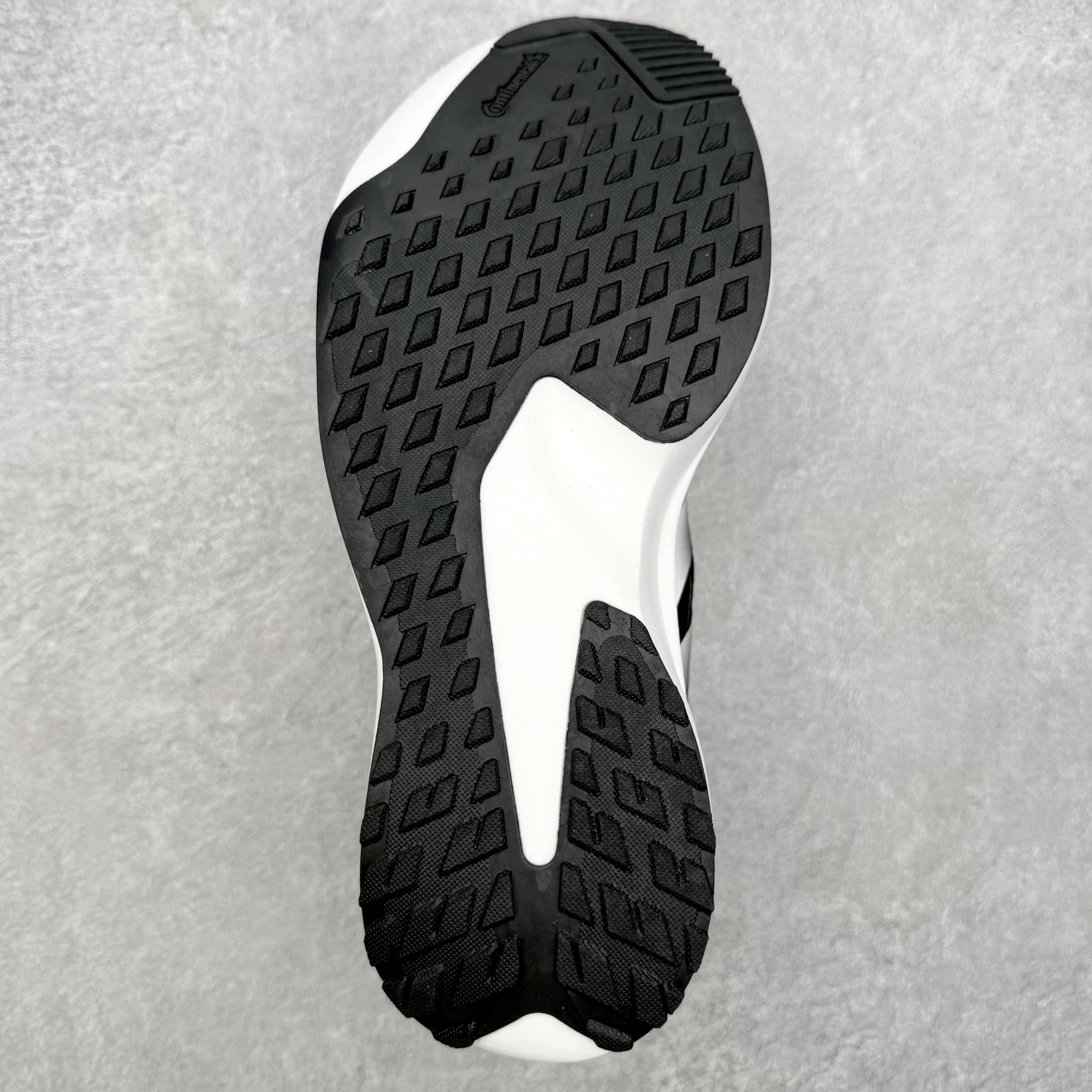 图片[9]-AD Adizero EVO SL ATR M 马拉松竞速专业跑鞋 CELERMESH针织网面非常轻薄 纤维间的缝隙很大 可以保证跑步时的透气、排汗效果 鞋舌直接与两侧的内衬和鞋底连接在一起 在跑步过程中不会被鞋舌的左右移动所困扰 在标准鞋带孔的基础上再拓宽一组鞋带孔 适合不同脚型的需求 突破性 EnergyRods 技术，有助于跑者实现更好的成绩 中底独特的LIGHTSTRIKE PRO泡棉材质 微弹感觉在跑步过程中给予了良好的支撑体验 对于顶级精英和高水平进阶跑者来说 ADIOS PRO是一双值得信赖的竞速比赛用鞋 尺码：36 36.5 37.5 38 38.5 39 40 40.5 41 42 42.5 43 44 44.5 45-选品中心