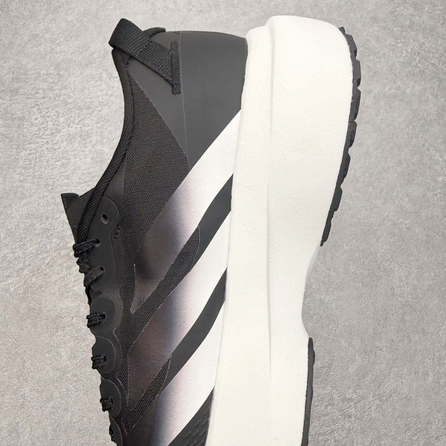 图片[7]-AD Adizero EVO SL ATR M 马拉松竞速专业跑鞋 CELERMESH针织网面非常轻薄 纤维间的缝隙很大 可以保证跑步时的透气、排汗效果 鞋舌直接与两侧的内衬和鞋底连接在一起 在跑步过程中不会被鞋舌的左右移动所困扰 在标准鞋带孔的基础上再拓宽一组鞋带孔 适合不同脚型的需求 突破性 EnergyRods 技术，有助于跑者实现更好的成绩 中底独特的LIGHTSTRIKE PRO泡棉材质 微弹感觉在跑步过程中给予了良好的支撑体验 对于顶级精英和高水平进阶跑者来说 ADIOS PRO是一双值得信赖的竞速比赛用鞋 尺码：36 36.5 37.5 38 38.5 39 40 40.5 41 42 42.5 43 44 44.5 45-选品中心