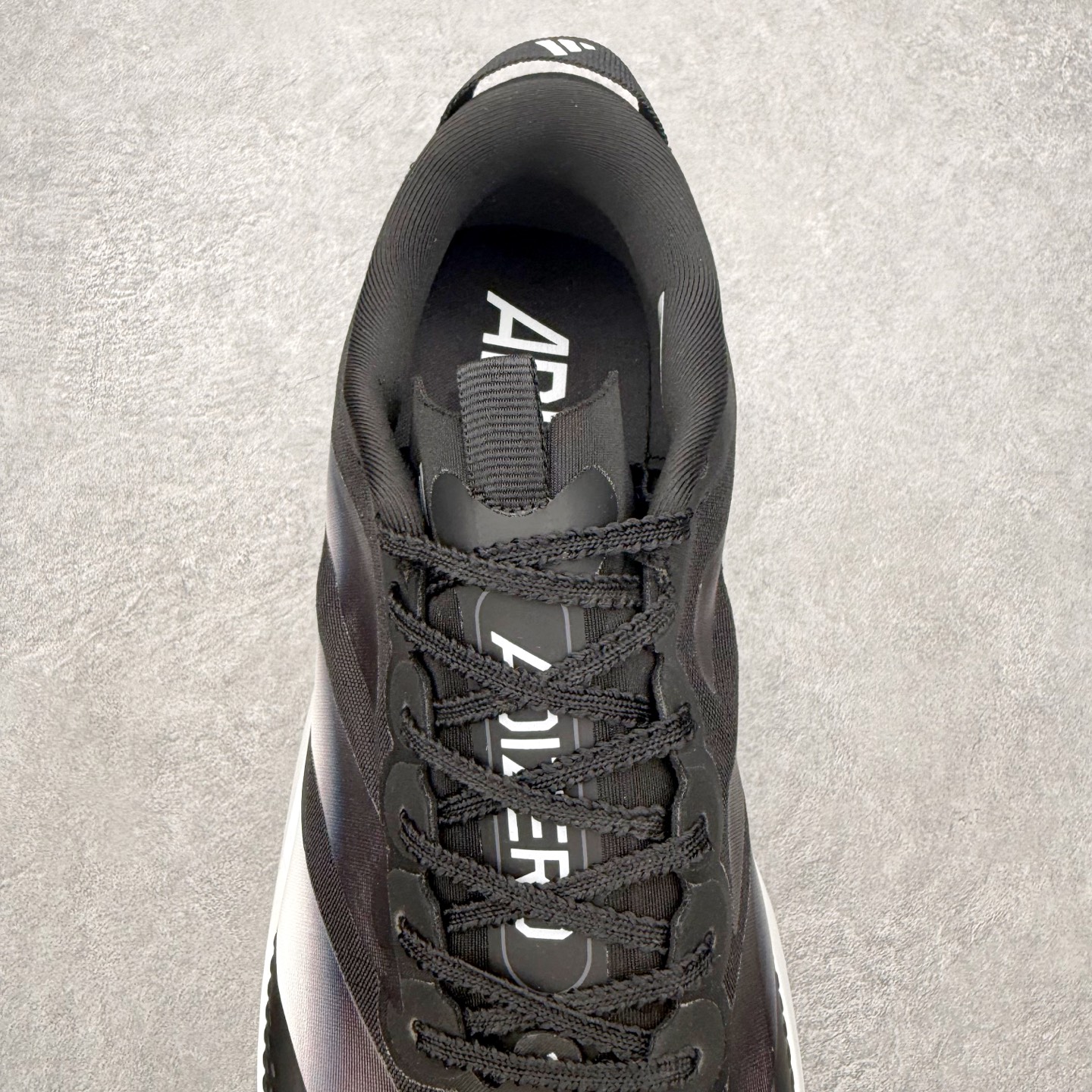 图片[5]-AD Adizero EVO SL ATR M 马拉松竞速专业跑鞋 CELERMESH针织网面非常轻薄 纤维间的缝隙很大 可以保证跑步时的透气、排汗效果 鞋舌直接与两侧的内衬和鞋底连接在一起 在跑步过程中不会被鞋舌的左右移动所困扰 在标准鞋带孔的基础上再拓宽一组鞋带孔 适合不同脚型的需求 突破性 EnergyRods 技术，有助于跑者实现更好的成绩 中底独特的LIGHTSTRIKE PRO泡棉材质 微弹感觉在跑步过程中给予了良好的支撑体验 对于顶级精英和高水平进阶跑者来说 ADIOS PRO是一双值得信赖的竞速比赛用鞋 尺码：36 36.5 37.5 38 38.5 39 40 40.5 41 42 42.5 43 44 44.5 45-选品中心