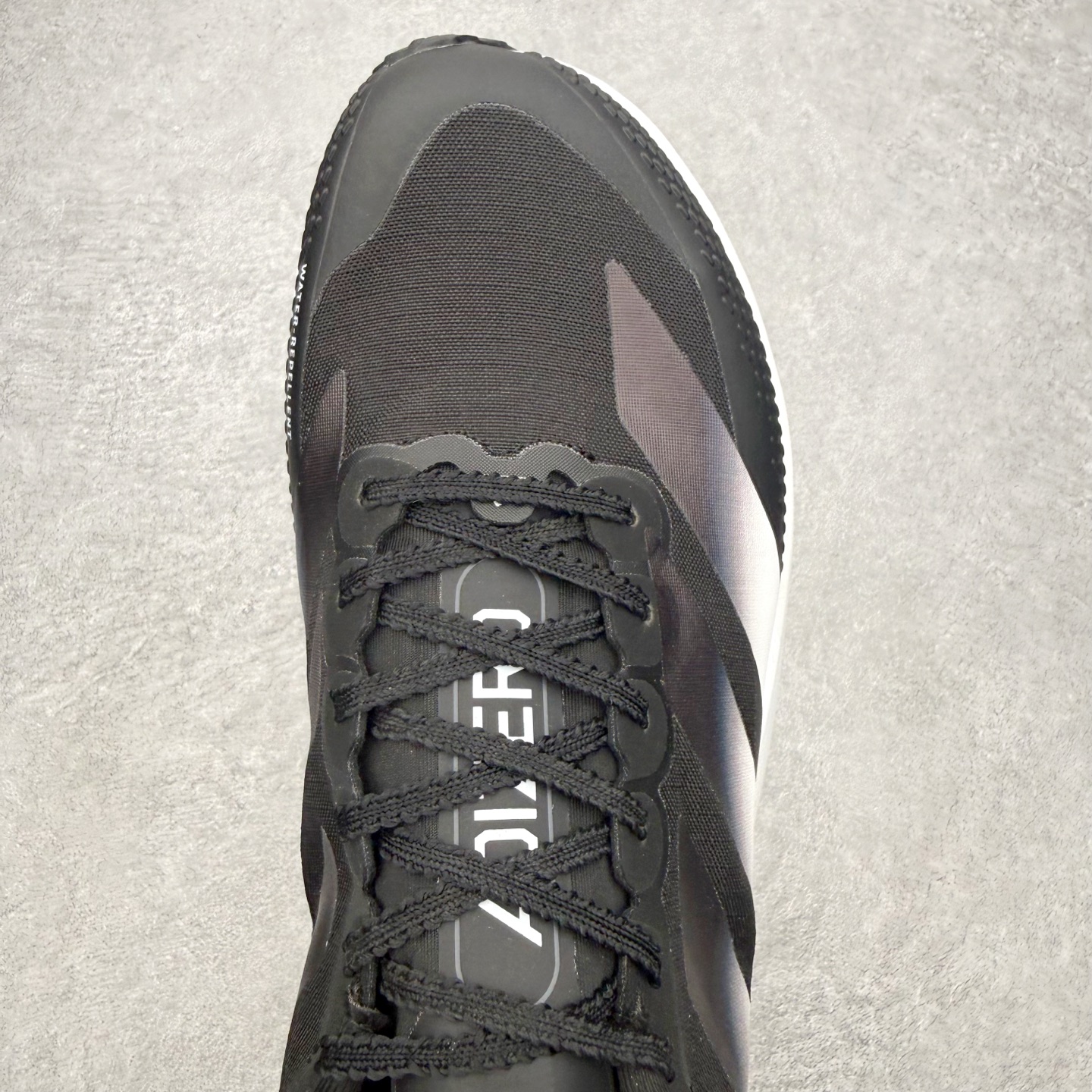 图片[4]-AD Adizero EVO SL ATR M 马拉松竞速专业跑鞋 CELERMESH针织网面非常轻薄 纤维间的缝隙很大 可以保证跑步时的透气、排汗效果 鞋舌直接与两侧的内衬和鞋底连接在一起 在跑步过程中不会被鞋舌的左右移动所困扰 在标准鞋带孔的基础上再拓宽一组鞋带孔 适合不同脚型的需求 突破性 EnergyRods 技术，有助于跑者实现更好的成绩 中底独特的LIGHTSTRIKE PRO泡棉材质 微弹感觉在跑步过程中给予了良好的支撑体验 对于顶级精英和高水平进阶跑者来说 ADIOS PRO是一双值得信赖的竞速比赛用鞋 尺码：36 36.5 37.5 38 38.5 39 40 40.5 41 42 42.5 43 44 44.5 45-选品中心