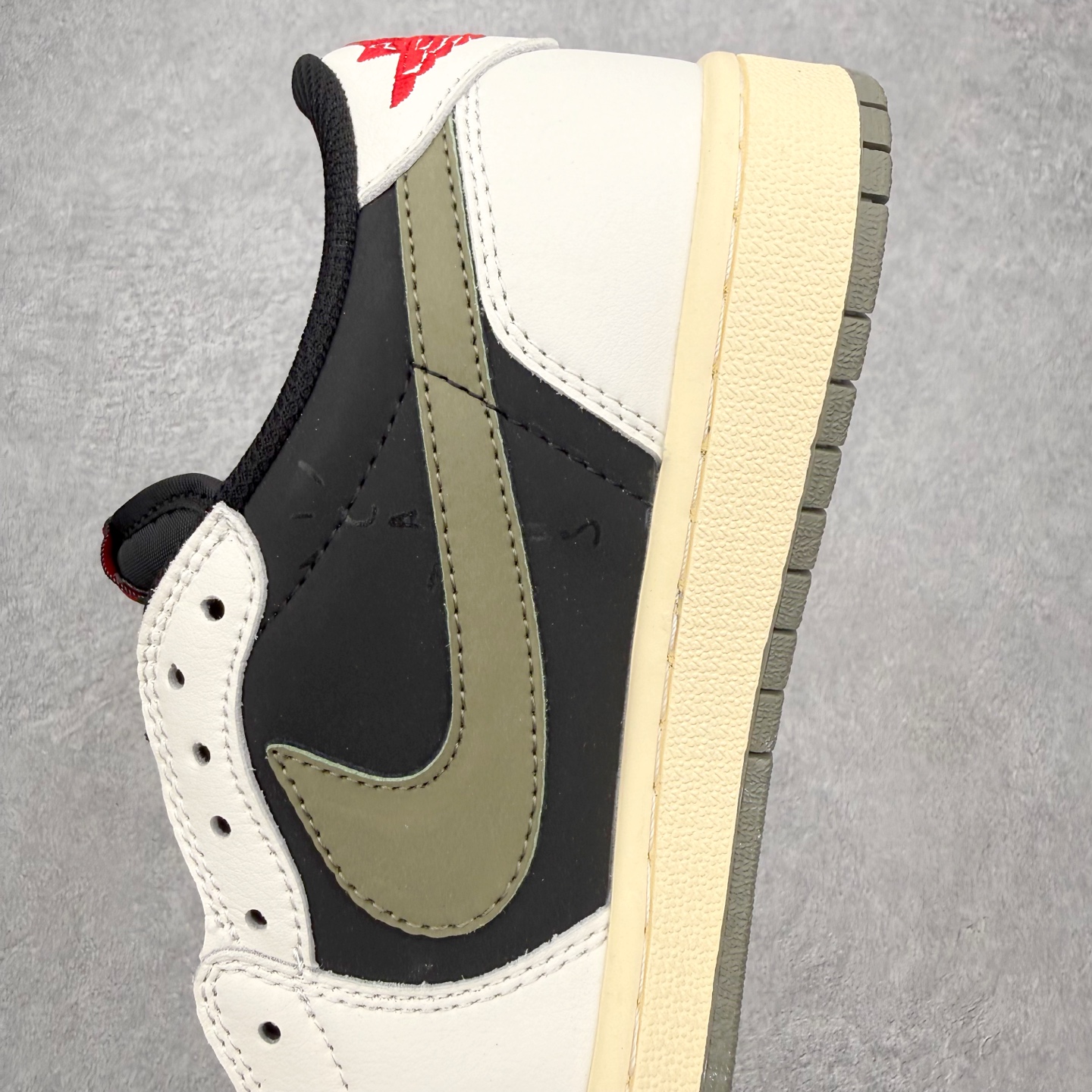 图片[7]-＃MG版 Travis Scott x Air Jordan AJ1 Low OG SP TS联名倒钩低帮 全系列配色 超性价比单品 平台直播间特供 百分百全新货品 零氧化发霉 给足利润空间操作 超乎所想的高性价比 原装楦头纸板开发 完美鞋型 超高清洁度 鞋型不臃肿别扭 原厂内置全掌气垫 A模大底 鞋舌AJ原厂专用牛津布 AJ专用反口珍珠布 原厂无杂质高弹内里海棉 特殊封边弹力鞋带 原鞋开模 拒绝公底 购置公司同步原材料 都有细节原汁原味 忠于原版 尺码：36 36.5 37.5 38 38.5 39 40 40.5 41 42 42.5 43 44 44.5 45 46-选品中心