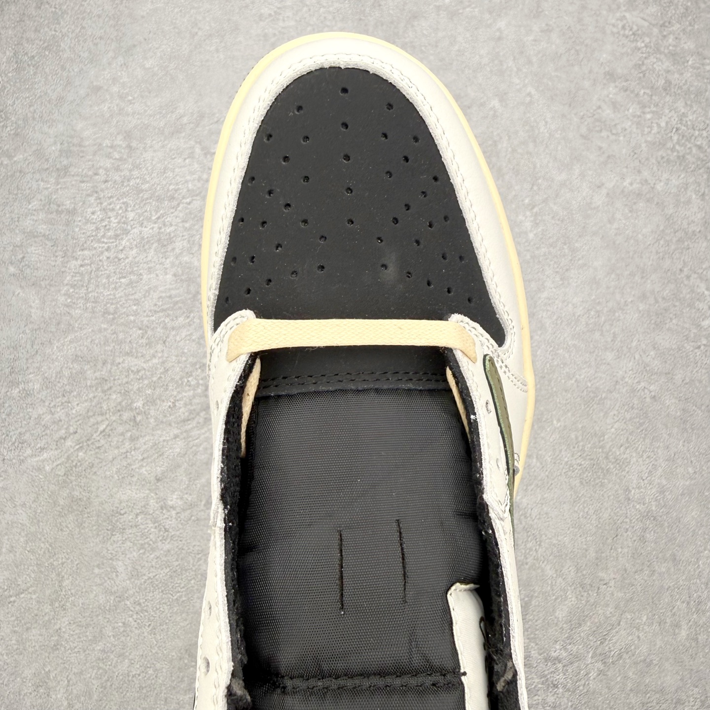 图片[4]-＃MG版 Travis Scott x Air Jordan AJ1 Low OG SP TS联名倒钩低帮 全系列配色 超性价比单品 平台直播间特供 百分百全新货品 零氧化发霉 给足利润空间操作 超乎所想的高性价比 原装楦头纸板开发 完美鞋型 超高清洁度 鞋型不臃肿别扭 原厂内置全掌气垫 A模大底 鞋舌AJ原厂专用牛津布 AJ专用反口珍珠布 原厂无杂质高弹内里海棉 特殊封边弹力鞋带 原鞋开模 拒绝公底 购置公司同步原材料 都有细节原汁原味 忠于原版 尺码：36 36.5 37.5 38 38.5 39 40 40.5 41 42 42.5 43 44 44.5 45 46-选品中心