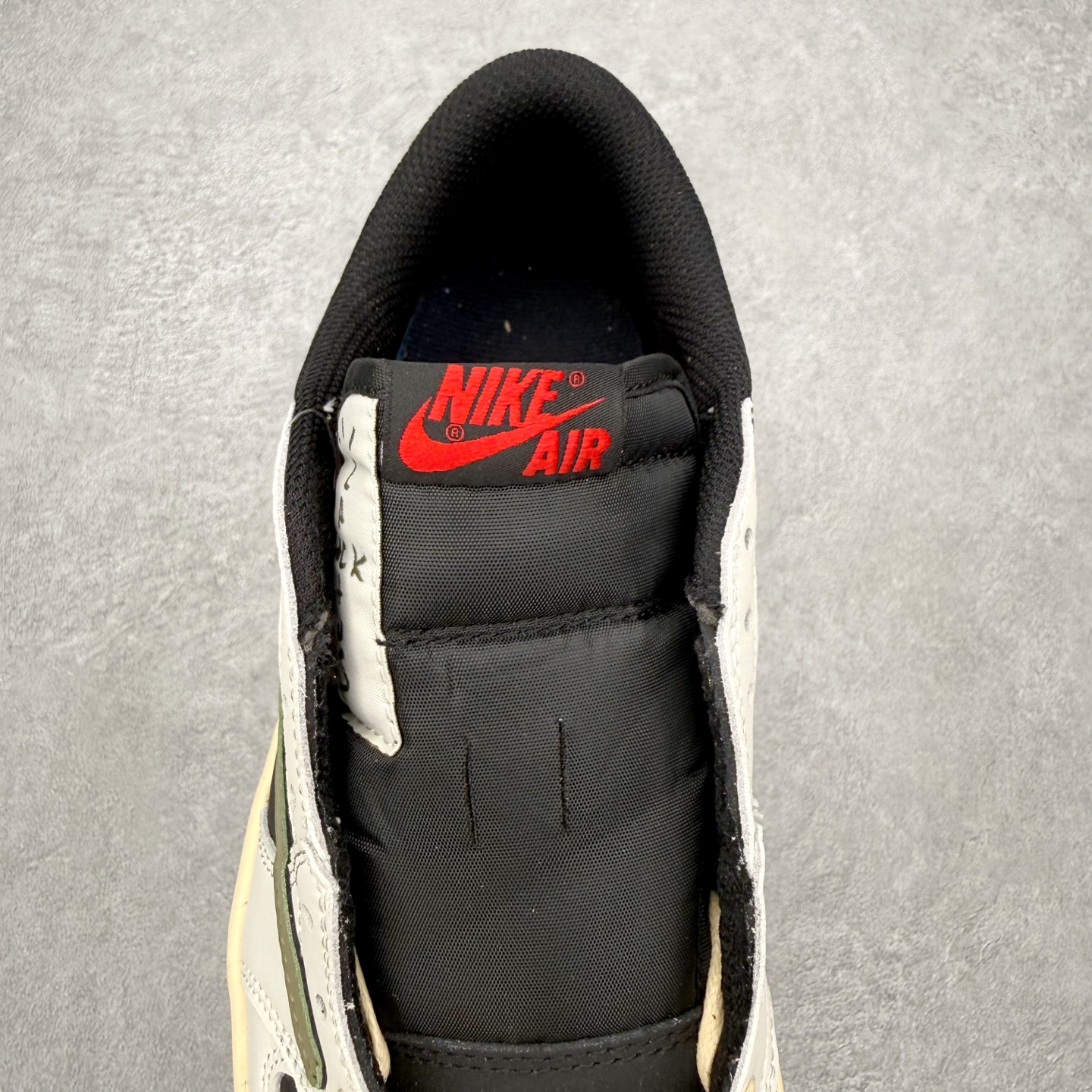 图片[5]-＃MG版 Travis Scott x Air Jordan AJ1 Low OG SP TS联名倒钩低帮 全系列配色 超性价比单品 平台直播间特供 百分百全新货品 零氧化发霉 给足利润空间操作 超乎所想的高性价比 原装楦头纸板开发 完美鞋型 超高清洁度 鞋型不臃肿别扭 原厂内置全掌气垫 A模大底 鞋舌AJ原厂专用牛津布 AJ专用反口珍珠布 原厂无杂质高弹内里海棉 特殊封边弹力鞋带 原鞋开模 拒绝公底 购置公司同步原材料 都有细节原汁原味 忠于原版 尺码：36 36.5 37.5 38 38.5 39 40 40.5 41 42 42.5 43 44 44.5 45 46-选品中心