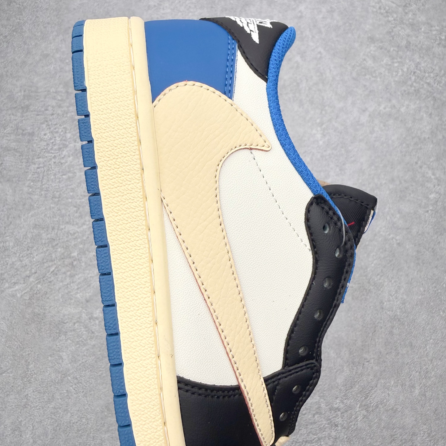 图片[6]-＃MG版 Travis Scott x Air Jordan AJ1 Low OG SP TS联名倒钩低帮 全系列配色 超性价比单品 平台直播间特供 百分百全新货品 零氧化发霉 给足利润空间操作 超乎所想的高性价比 原装楦头纸板开发 完美鞋型 超高清洁度 鞋型不臃肿别扭 原厂内置全掌气垫 A模大底 鞋舌AJ原厂专用牛津布 AJ专用反口珍珠布 原厂无杂质高弹内里海棉 特殊封边弹力鞋带 原鞋开模 拒绝公底 购置公司同步原材料 都有细节原汁原味 忠于原版 尺码：36 36.5 37.5 38 38.5 39 40 40.5 41 42 42.5 43 44 44.5 45 46-选品中心