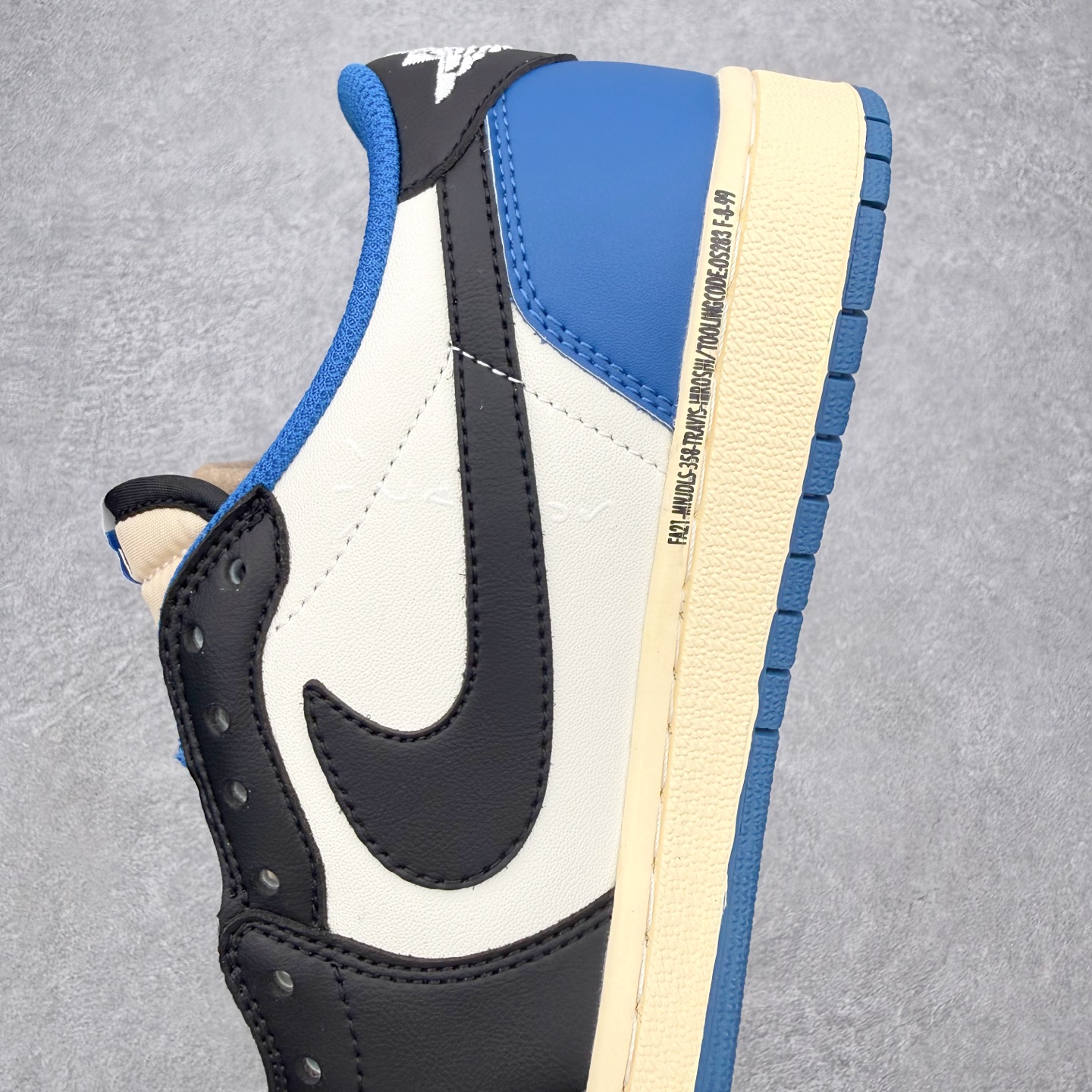 图片[7]-＃MG版 Travis Scott x Air Jordan AJ1 Low OG SP TS联名倒钩低帮 全系列配色 超性价比单品 平台直播间特供 百分百全新货品 零氧化发霉 给足利润空间操作 超乎所想的高性价比 原装楦头纸板开发 完美鞋型 超高清洁度 鞋型不臃肿别扭 原厂内置全掌气垫 A模大底 鞋舌AJ原厂专用牛津布 AJ专用反口珍珠布 原厂无杂质高弹内里海棉 特殊封边弹力鞋带 原鞋开模 拒绝公底 购置公司同步原材料 都有细节原汁原味 忠于原版 尺码：36 36.5 37.5 38 38.5 39 40 40.5 41 42 42.5 43 44 44.5 45 46-选品中心