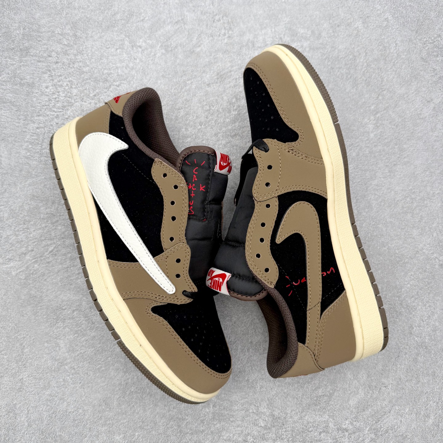 图片[3]-＃MG版 Travis Scott x Air Jordan AJ1 Low OG SP TS联名倒钩低帮 全系列配色 超性价比单品 平台直播间特供 百分百全新货品 零氧化发霉 给足利润空间操作 超乎所想的高性价比 原装楦头纸板开发 完美鞋型 超高清洁度 鞋型不臃肿别扭 原厂内置全掌气垫 A模大底 鞋舌AJ原厂专用牛津布 AJ专用反口珍珠布 原厂无杂质高弹内里海棉 特殊封边弹力鞋带 原鞋开模 拒绝公底 购置公司同步原材料 都有细节原汁原味 忠于原版 尺码：36 36.5 37.5 38 38.5 39 40 40.5 41 42 42.5 43 44 44.5 45 46-选品中心