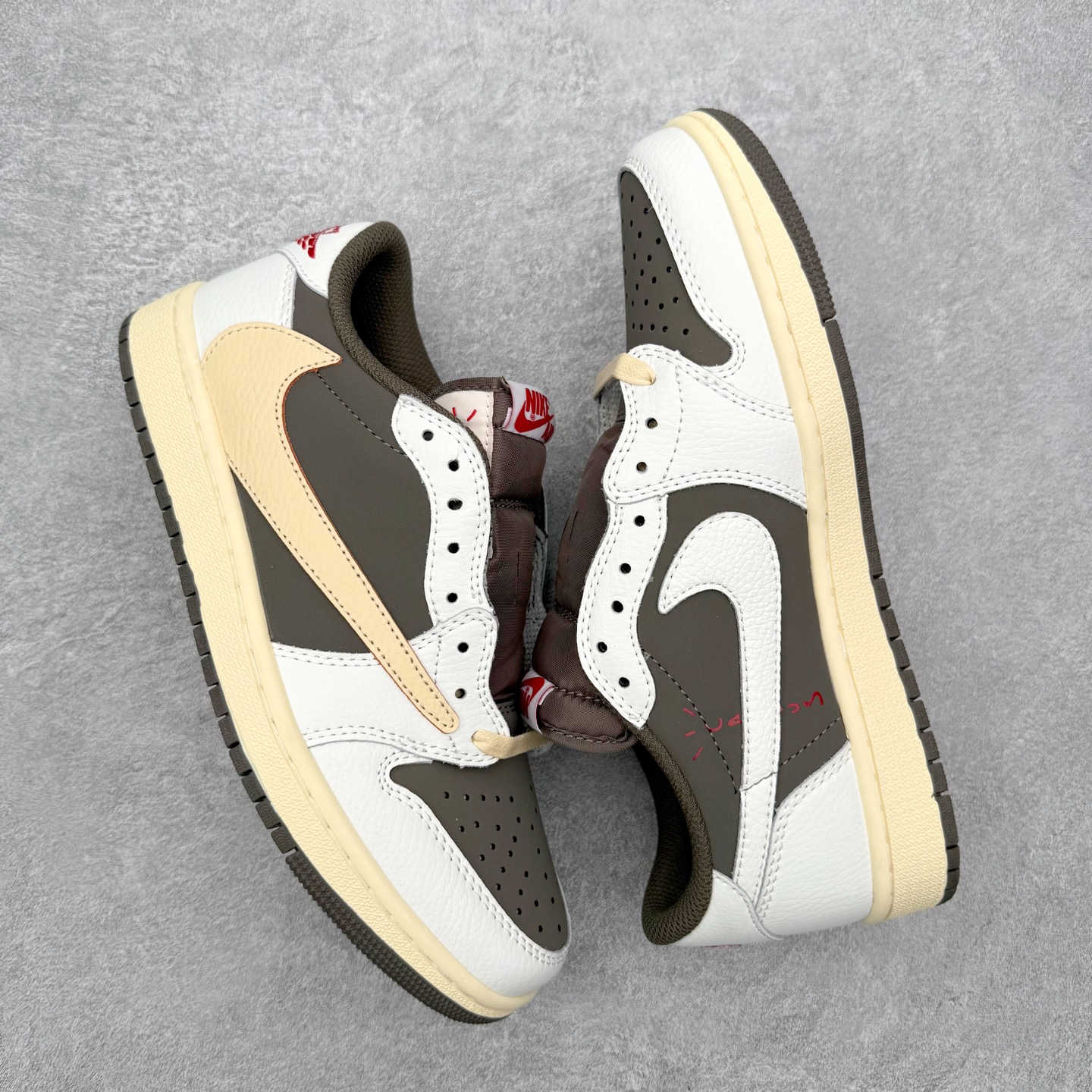 图片[3]-＃MG版 Travis Scott x Air Jordan AJ1 Low OG SP TS联名倒钩低帮 全系列配色 超性价比单品 平台直播间特供 百分百全新货品 零氧化发霉 给足利润空间操作 超乎所想的高性价比 原装楦头纸板开发 完美鞋型 超高清洁度 鞋型不臃肿别扭 原厂内置全掌气垫 A模大底 鞋舌AJ原厂专用牛津布 AJ专用反口珍珠布 原厂无杂质高弹内里海棉 特殊封边弹力鞋带 原鞋开模 拒绝公底 购置公司同步原材料 都有细节原汁原味 忠于原版 尺码：36 36.5 37.5 38 38.5 39 40 40.5 41 42 42.5 43 44 44.5 45 46-选品中心