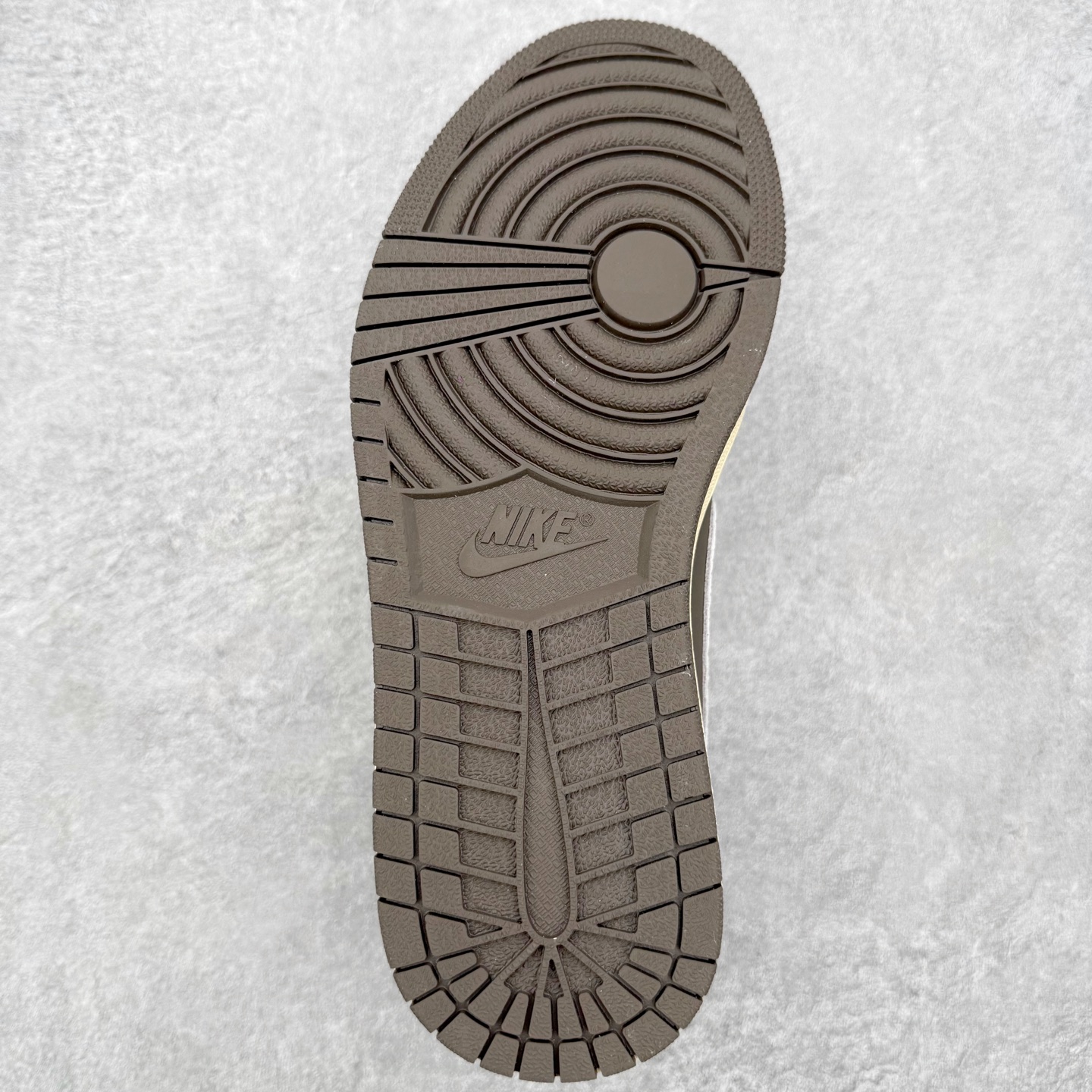 图片[9]-＃MG版 Travis Scott x Air Jordan AJ1 Low OG SP TS联名倒钩低帮 全系列配色 超性价比单品 平台直播间特供 百分百全新货品 零氧化发霉 给足利润空间操作 超乎所想的高性价比 原装楦头纸板开发 完美鞋型 超高清洁度 鞋型不臃肿别扭 原厂内置全掌气垫 A模大底 鞋舌AJ原厂专用牛津布 AJ专用反口珍珠布 原厂无杂质高弹内里海棉 特殊封边弹力鞋带 原鞋开模 拒绝公底 购置公司同步原材料 都有细节原汁原味 忠于原版 尺码：36 36.5 37.5 38 38.5 39 40 40.5 41 42 42.5 43 44 44.5 45 46-选品中心