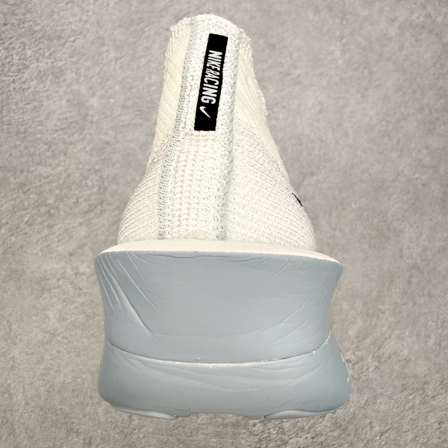 图片[8]-NK Air Zoom Alphafly NEXT% 3 2024全新马拉松超级跑鞋 有史以来最轻盈、测试次数最多的NK Alphafly 经过精英马拉松运动员的测试验证 并搭载Air Zoom气垫 旨在助力跑者实现突破 取得更佳的成绩 在开发过程中 Alphafly 3帮助耐克运动员凯尔文·基普图姆（Kelvin Kiptum）以2：00：35的成绩刷新了马拉松世界纪录 Alphafly的动力设计没有改变——Air Zoom气垫单元、Flyplate碳纤维板和ZoomX泡绵 但是整体系统的制作方法略有调整 优化和提升了对运动员的帮助 主要更新包括一体式鞋底 提供顺畅稳定的“后跟到脚趾”过渡；更宽的全长Flyplate碳纤维板提供稳定助推力 全新Fast Shot外底保证出色牵引力和抓地力 全新Atomknit 3.0鞋面提供更强的控制力、透气性和中足支撑力 尺码：36 36.5 37.5 38 38.5 39 40 40.5 41 42 42.5 43 44 44.5 45-选品中心