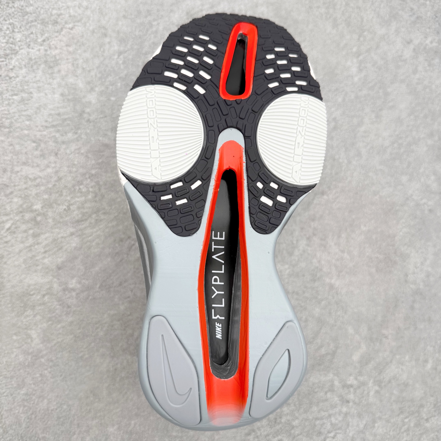 图片[9]-NK Air Zoom Alphafly NEXT% 3 2024全新马拉松超级跑鞋 有史以来最轻盈、测试次数最多的NK Alphafly 经过精英马拉松运动员的测试验证 并搭载Air Zoom气垫 旨在助力跑者实现突破 取得更佳的成绩 在开发过程中 Alphafly 3帮助耐克运动员凯尔文·基普图姆（Kelvin Kiptum）以2：00：35的成绩刷新了马拉松世界纪录 Alphafly的动力设计没有改变——Air Zoom气垫单元、Flyplate碳纤维板和ZoomX泡绵 但是整体系统的制作方法略有调整 优化和提升了对运动员的帮助 主要更新包括一体式鞋底 提供顺畅稳定的“后跟到脚趾”过渡；更宽的全长Flyplate碳纤维板提供稳定助推力 全新Fast Shot外底保证出色牵引力和抓地力 全新Atomknit 3.0鞋面提供更强的控制力、透气性和中足支撑力 尺码：36 36.5 37.5 38 38.5 39 40 40.5 41 42 42.5 43 44 44.5 45-选品中心