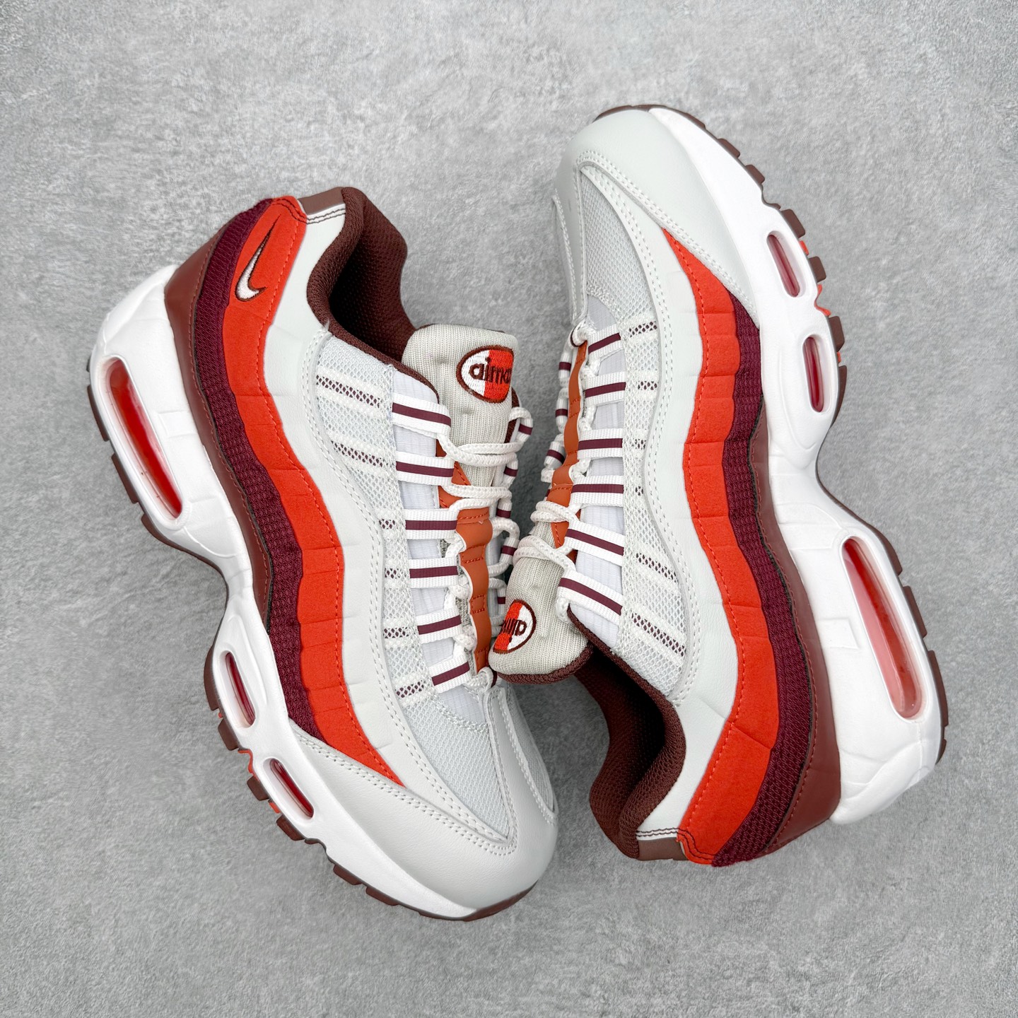 图片[3]-NK Air Max 95 复古减震气垫跑鞋 DM0011-005 经典重温 外单专供大厂出品 品质稳定 一百余色 终端操作 鞋款设计灵感源于人体构造 中底设计基于人体的脊柱构造 是整体设计的核心 尼龙孔眼代表了肋骨 而分层式面板和网眼象征着肌肉纤维和肉体组织 Air Max 95采用了两个独立的吹塑成型的Air-Sole单元 并首次在前掌使用可视化气垫设计 Swoosh logo夜当作一个 点符号放在了鞋子的后帮位置 20年的发展让 AIR MAX 95有了不同的故事 20年后再度面向世人的时候 焕然一新的面貌 让人有了另外一种清新脱俗的感觉 尺码：40 40.5 41 42 42.5 43 44 44.5 45 46 47.5-选品中心