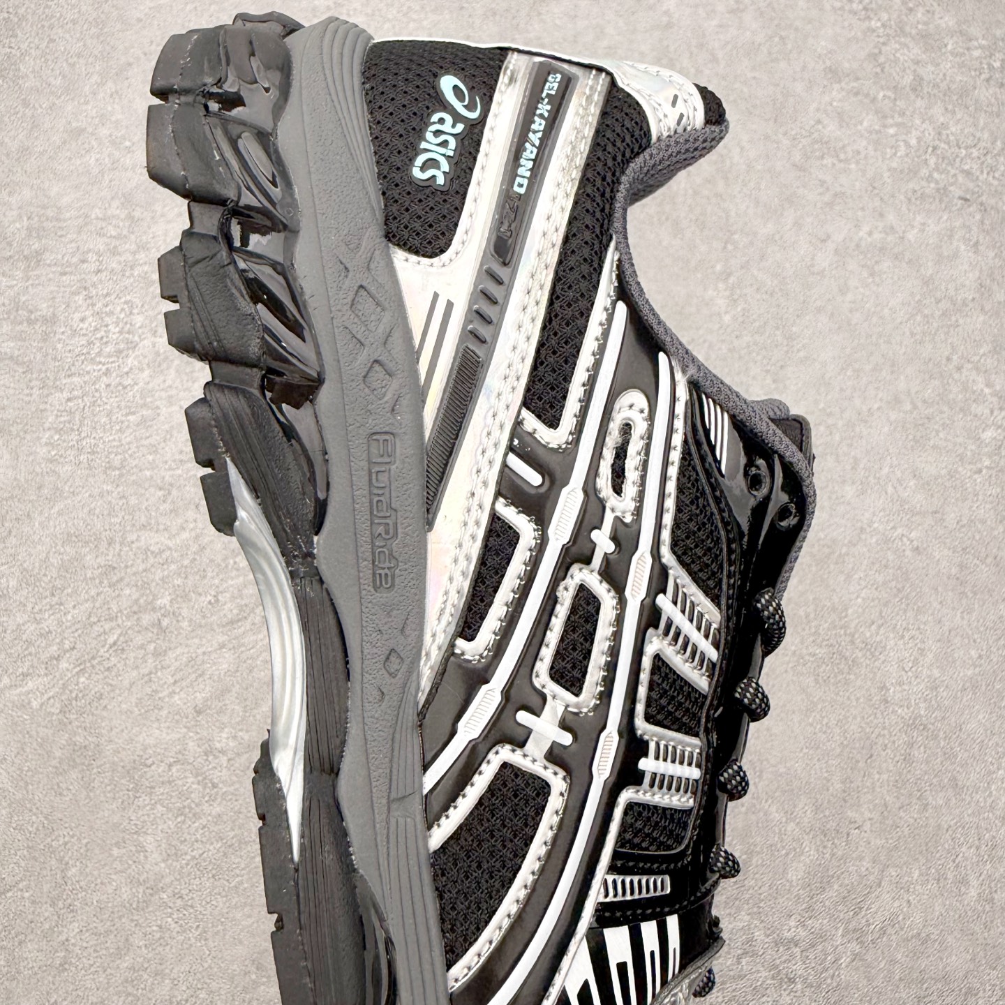 图片[6]-Asics Gel Kayano 12.1 亚瑟士卡亚诺12.1代系列低帮轻量缓震休闲运动跑步鞋 采用环保太空合成革配合透气网眼布鞋面材质 中底3D可视GEL缓震胶效果 升级EVA全新缓震中底部位科技组合耐磨橡胶外底片 尺码：36 37 37.5 38 39 39.5 40.5 41.5 42 42.5 43.5 44 44.5 45-选品中心
