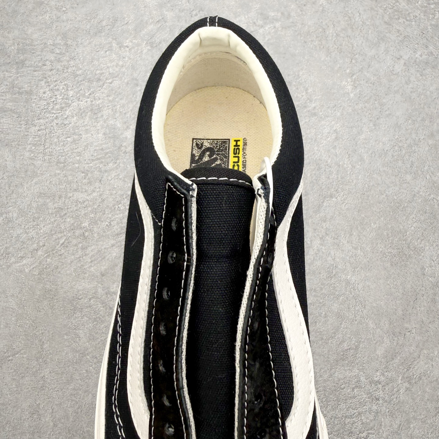图片[5]-Vans Premium Old Skool 36 黑白 范斯官方 环保经典简约休闲帆布鞋 从鞋型和贴合度方面重塑鞋款 可抽取活动鞋垫使脚感更舒适 货号：VN0005UB1KP 尺码：35 36 36.5 37 38 38.5 39 40 40.5 41 42 42.5 43 44-选品中心