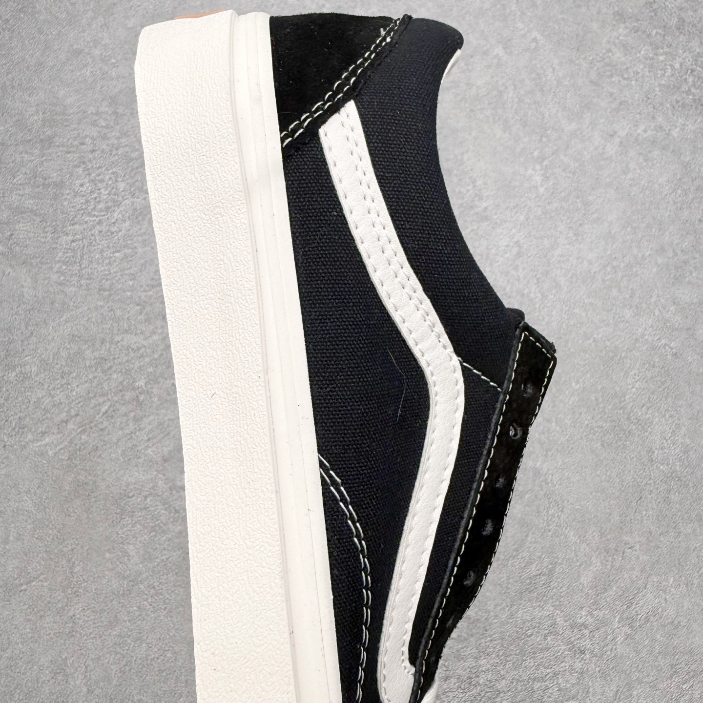 图片[6]-Vans Premium Old Skool 36 黑白 范斯官方 环保经典简约休闲帆布鞋 从鞋型和贴合度方面重塑鞋款 可抽取活动鞋垫使脚感更舒适 货号：VN0005UB1KP 尺码：35 36 36.5 37 38 38.5 39 40 40.5 41 42 42.5 43 44-选品中心