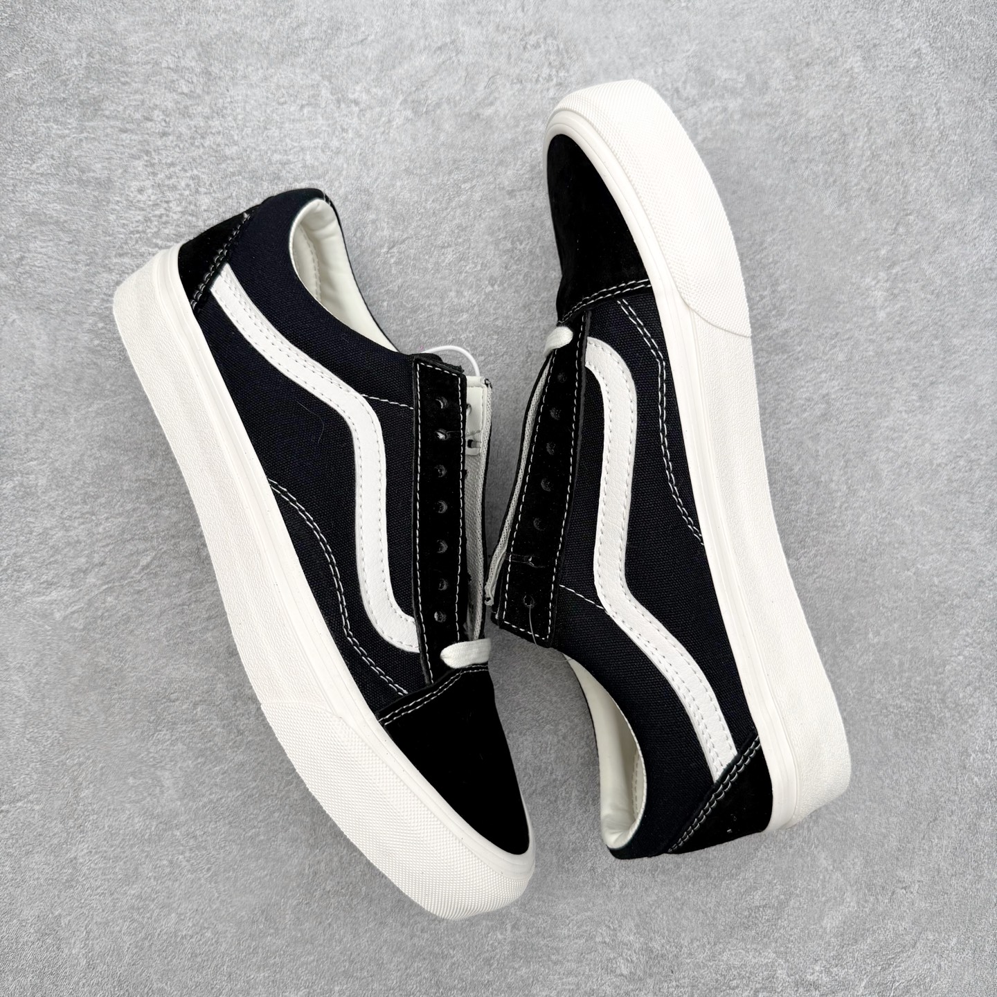 图片[3]-Vans Premium Old Skool 36 黑白 范斯官方 环保经典简约休闲帆布鞋 从鞋型和贴合度方面重塑鞋款 可抽取活动鞋垫使脚感更舒适 货号：VN0005UB1KP 尺码：35 36 36.5 37 38 38.5 39 40 40.5 41 42 42.5 43 44-选品中心