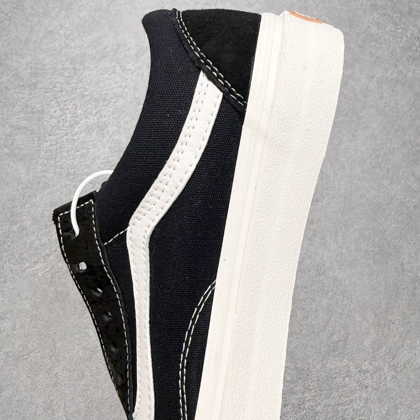 图片[7]-Vans Premium Old Skool 36 黑白 范斯官方 环保经典简约休闲帆布鞋 从鞋型和贴合度方面重塑鞋款 可抽取活动鞋垫使脚感更舒适 货号：VN0005UB1KP 尺码：35 36 36.5 37 38 38.5 39 40 40.5 41 42 42.5 43 44-选品中心